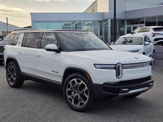 Photo of 2025 Rivian R1S