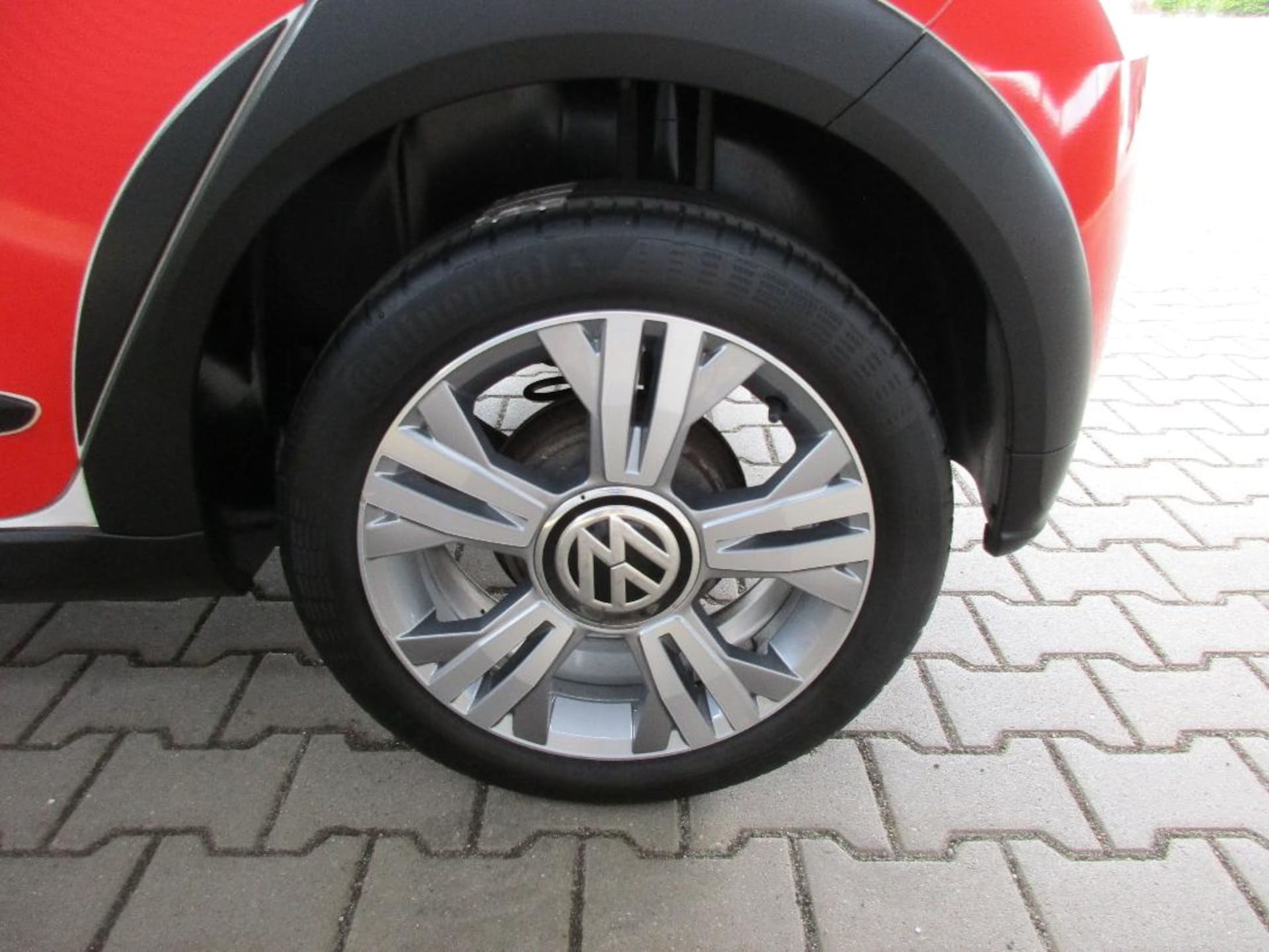 Volkswagen up! cross up!