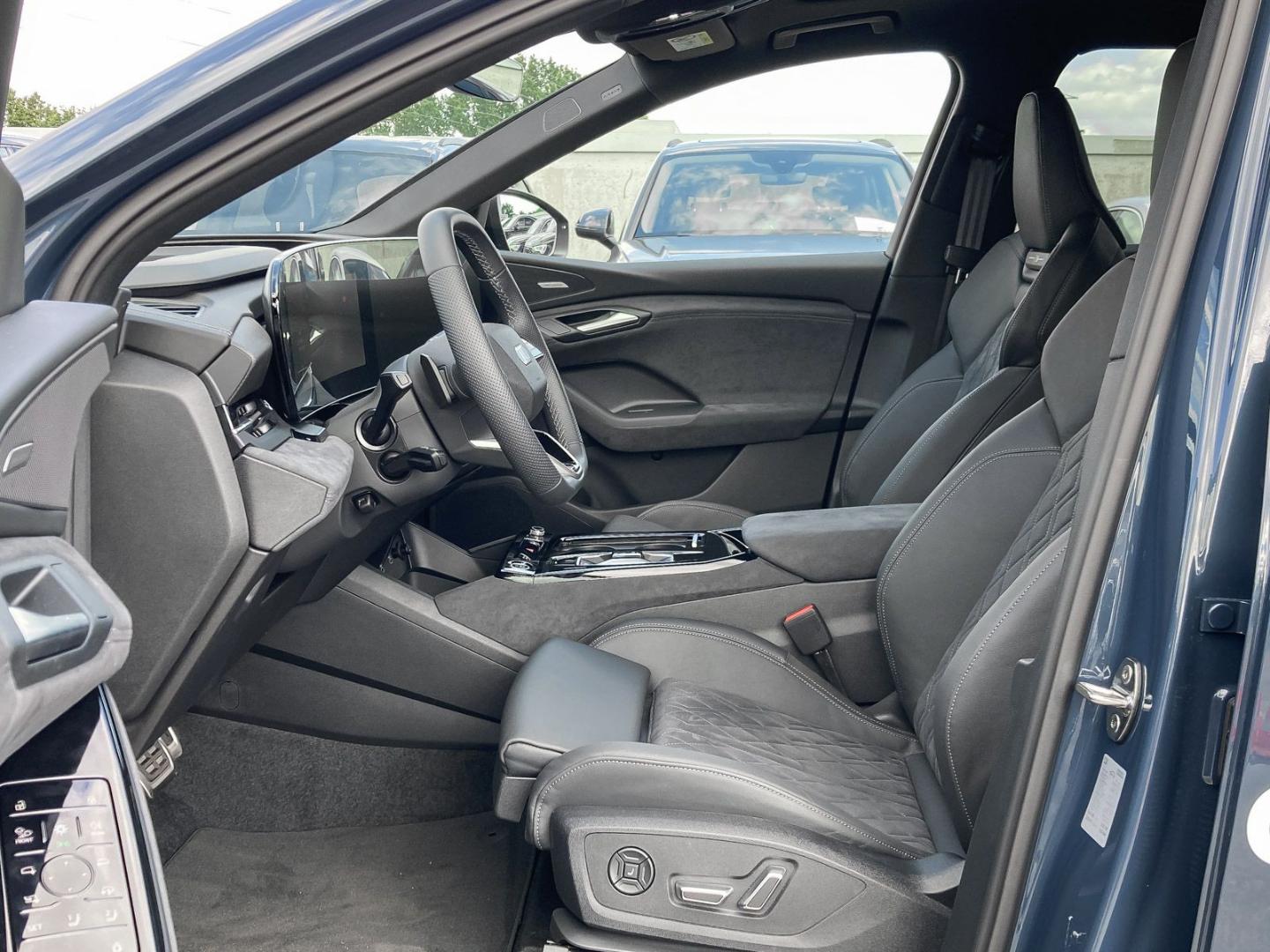Image about Audi Q6 SUV e-tron e-tron quattro