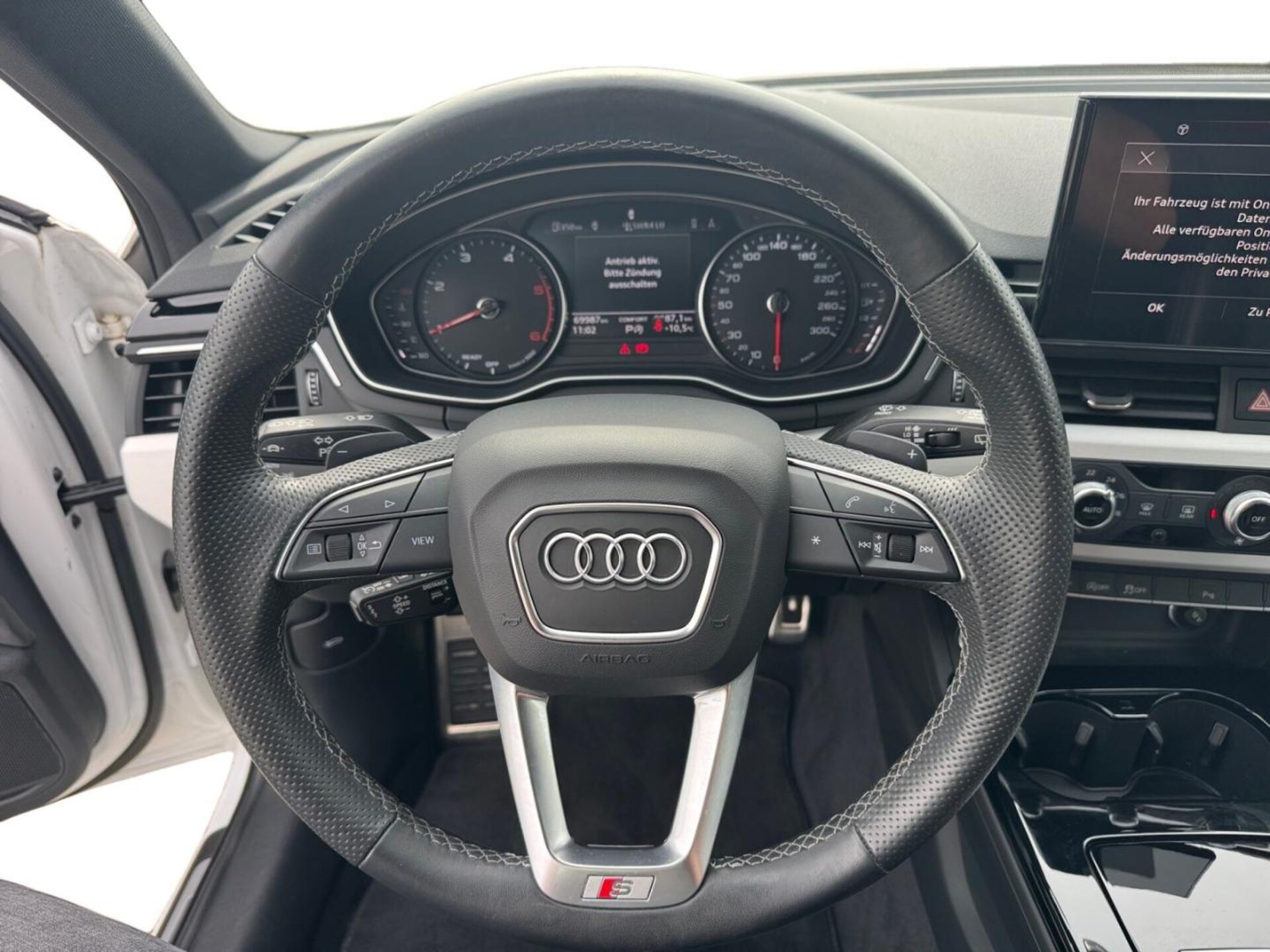 Audi A4 Avant S line