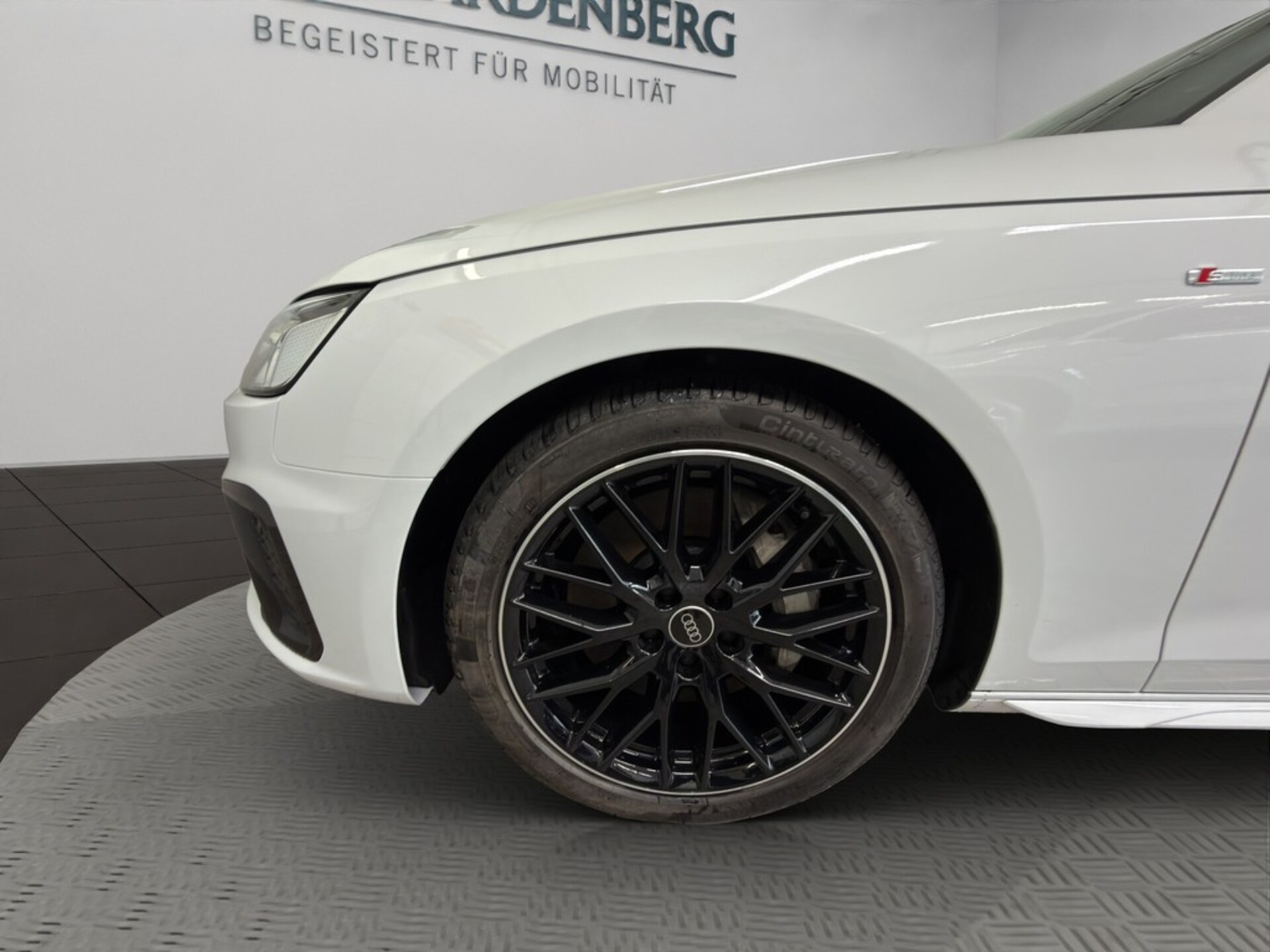 Audi A4 Avant S line