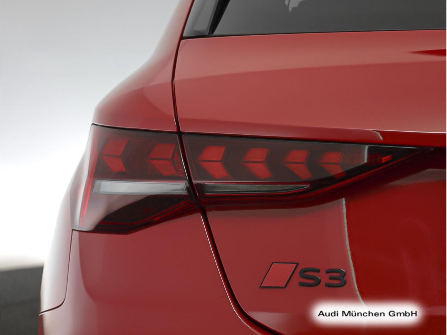 Bild über Audi S3 Sportback TFSI quattro S tronic - für weitere Informationen kontaktieren Sie den Audi Partner