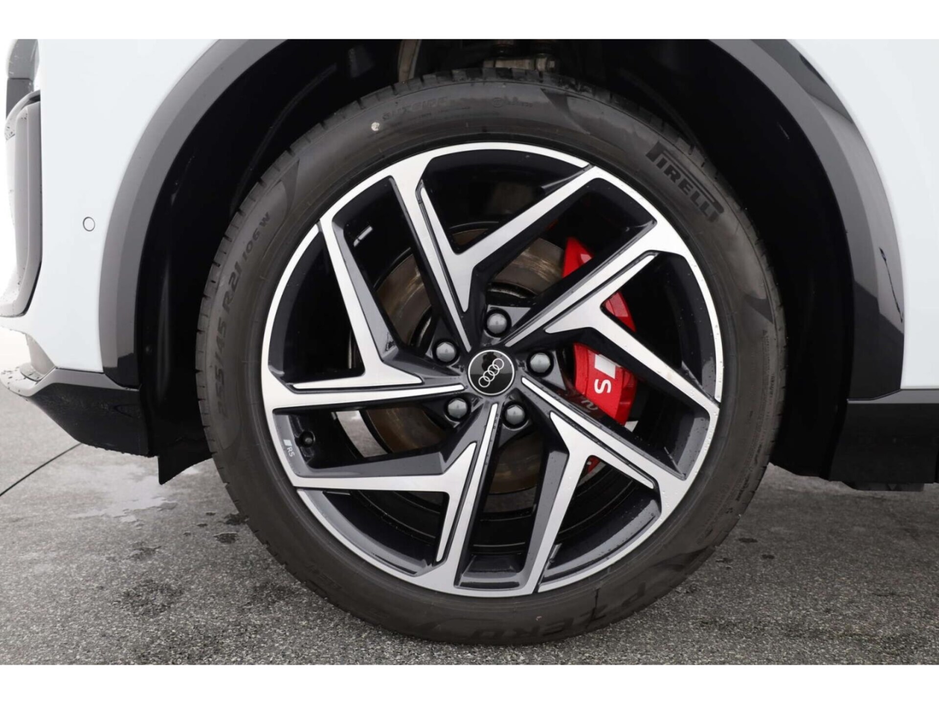 Audi SQ6 SUV e-tron