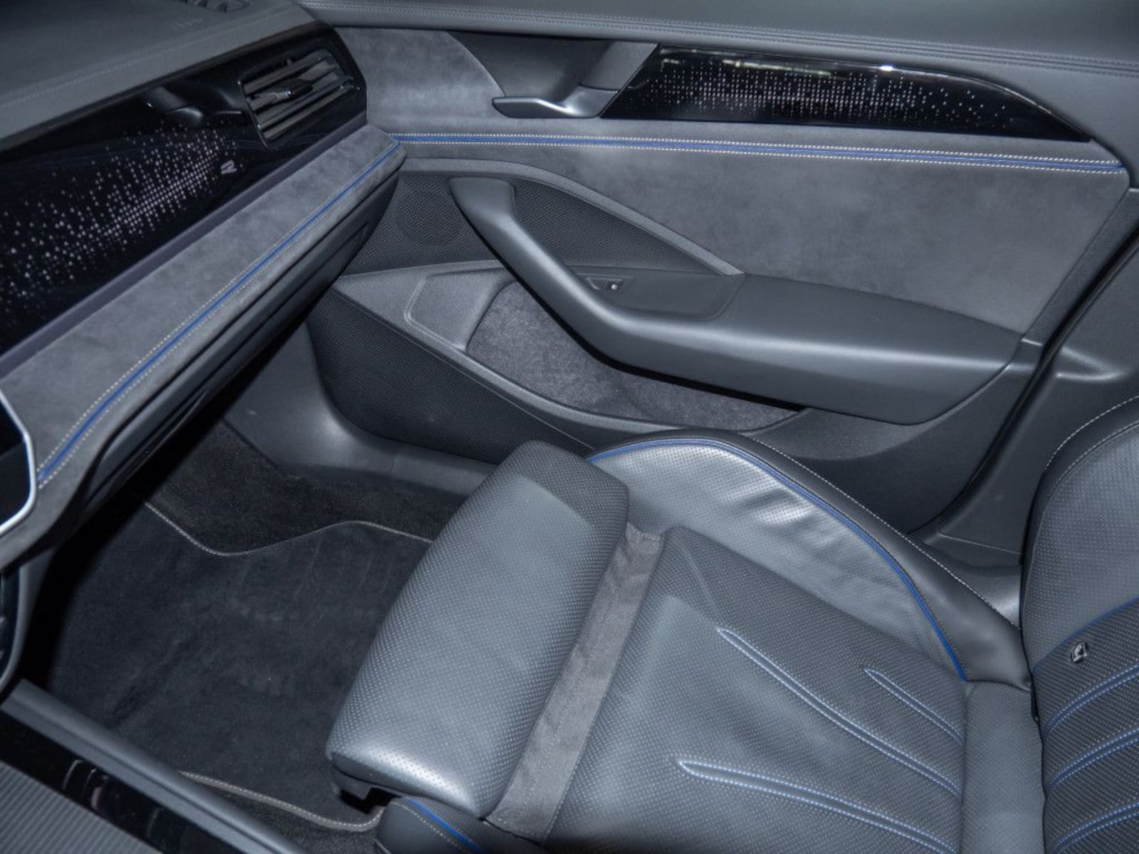 Volkswagen Passat – Bild 14