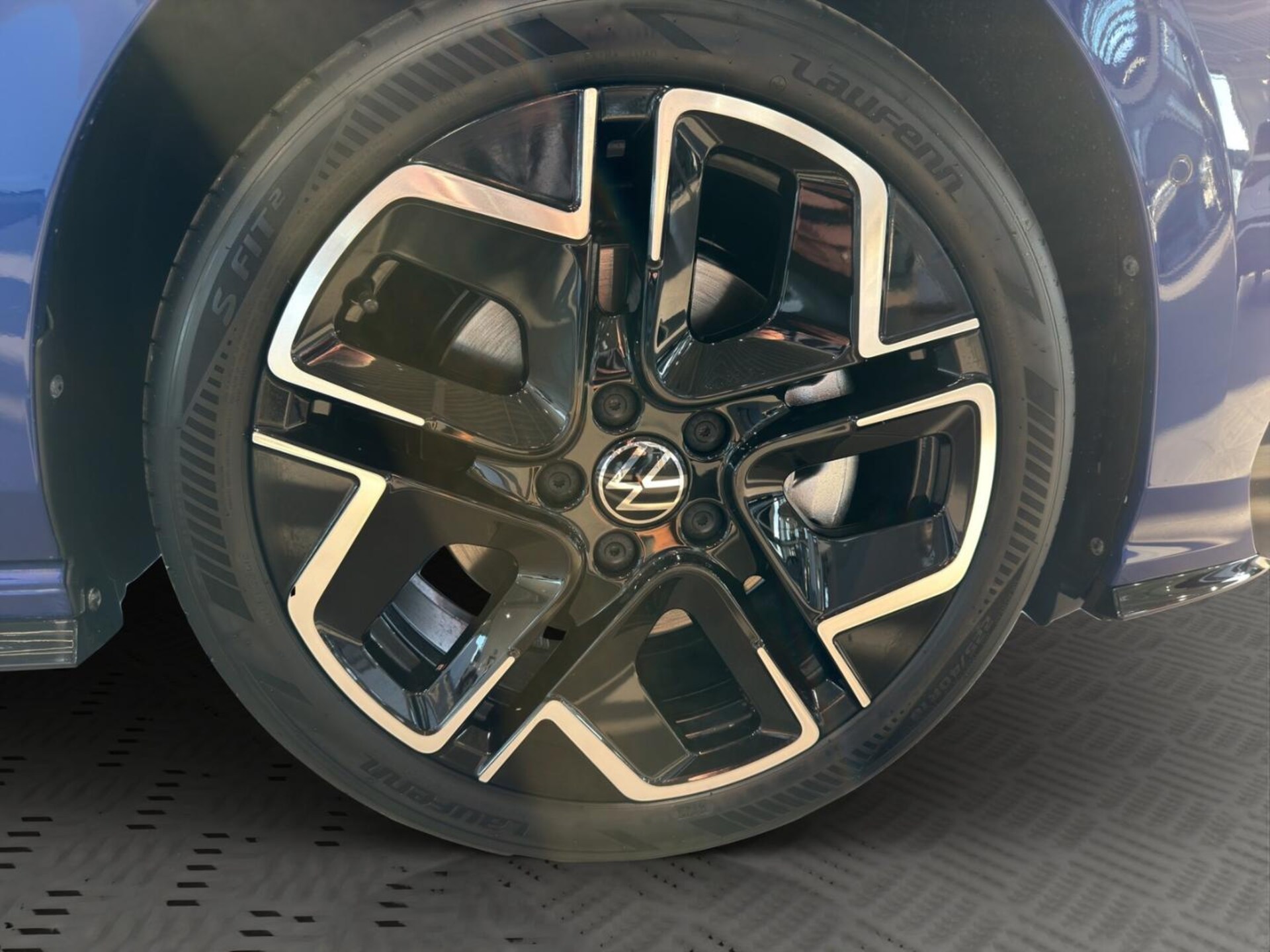 Volkswagen Golf R-Line