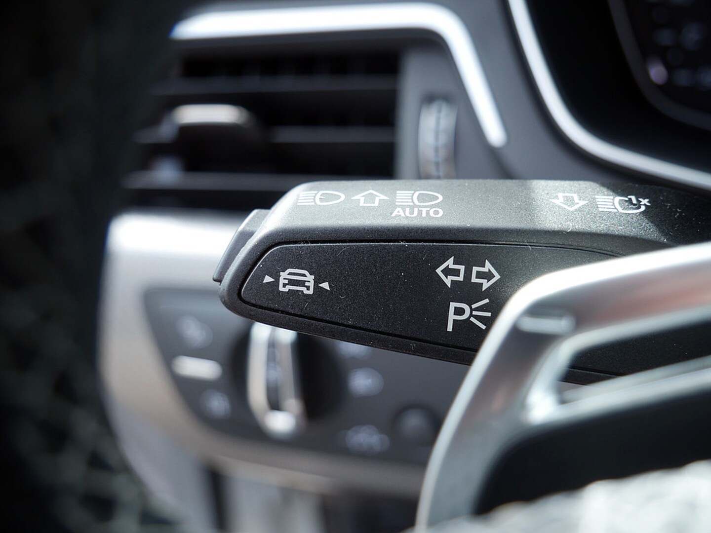 Bild über Audi RS 4 Avant TFSI quattro tiptronic - für weitere Informationen kontaktieren Sie den Audi Partner