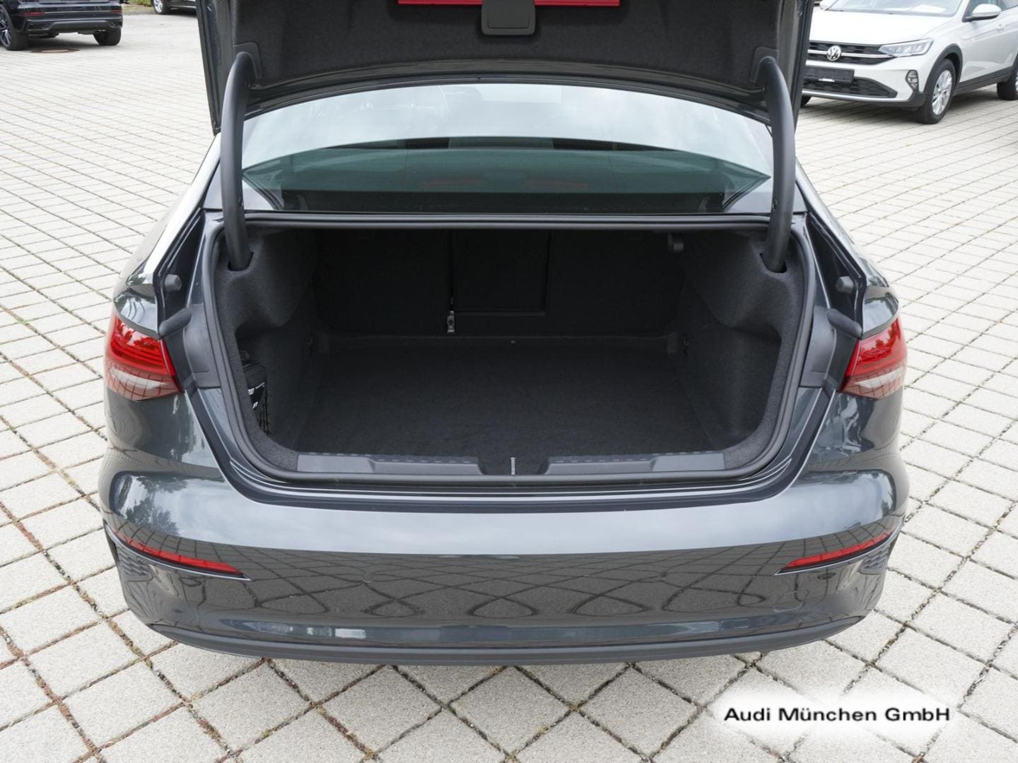 Bild über Audi A3 Limousine 35 TFSI S tronic - für weitere Informationen kontaktieren Sie den Audi Partner