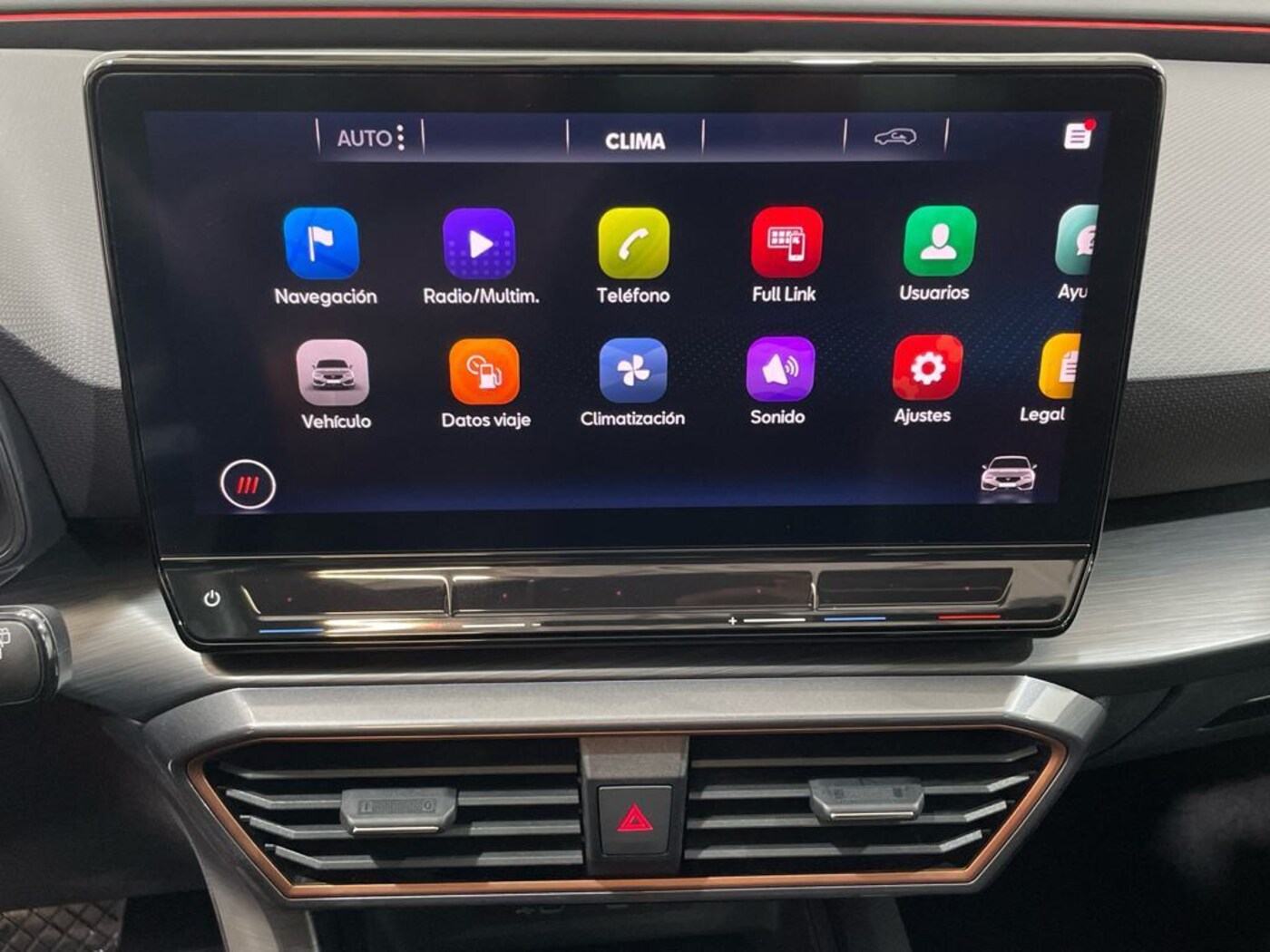 CUPRA Leon León 1.5 eTSI DSG 110 kW (150 CV) — photo 16