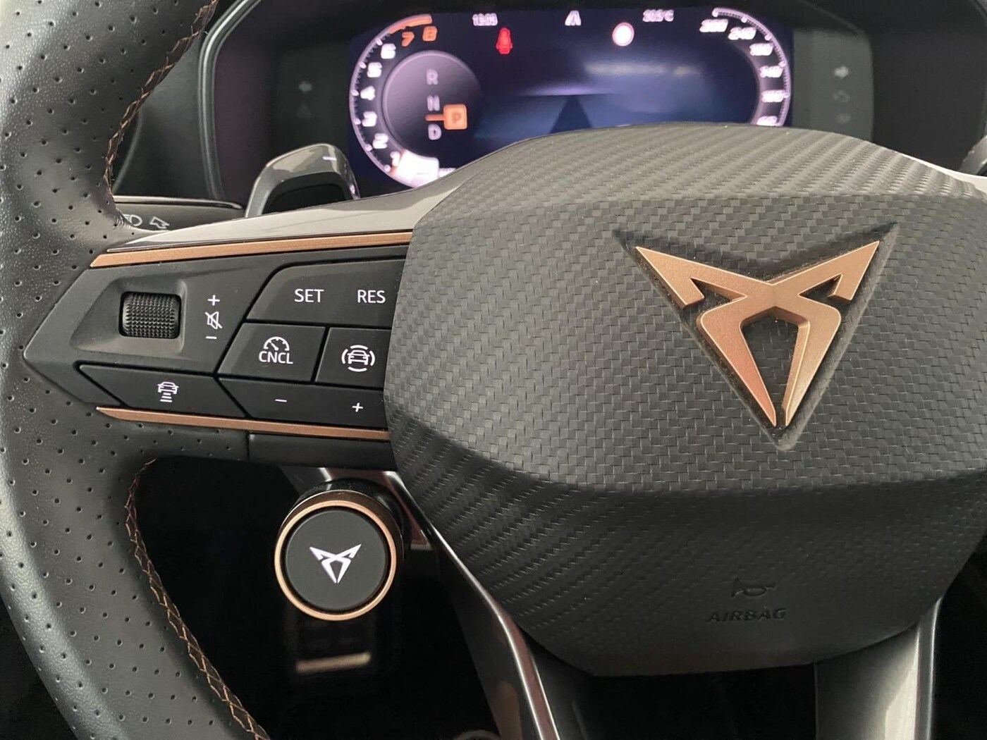 CUPRA Leon León 1.5 eTSI DSG 110 kW (150 CV) — photo 9