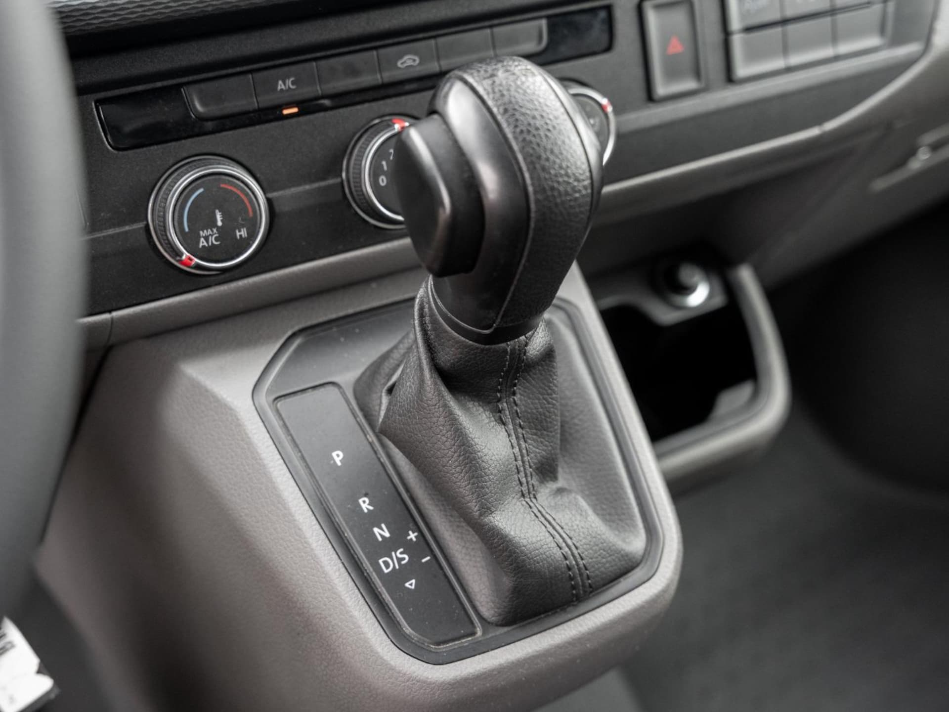 Volkswagen T6.1 Transporter Kasten langer Radstand