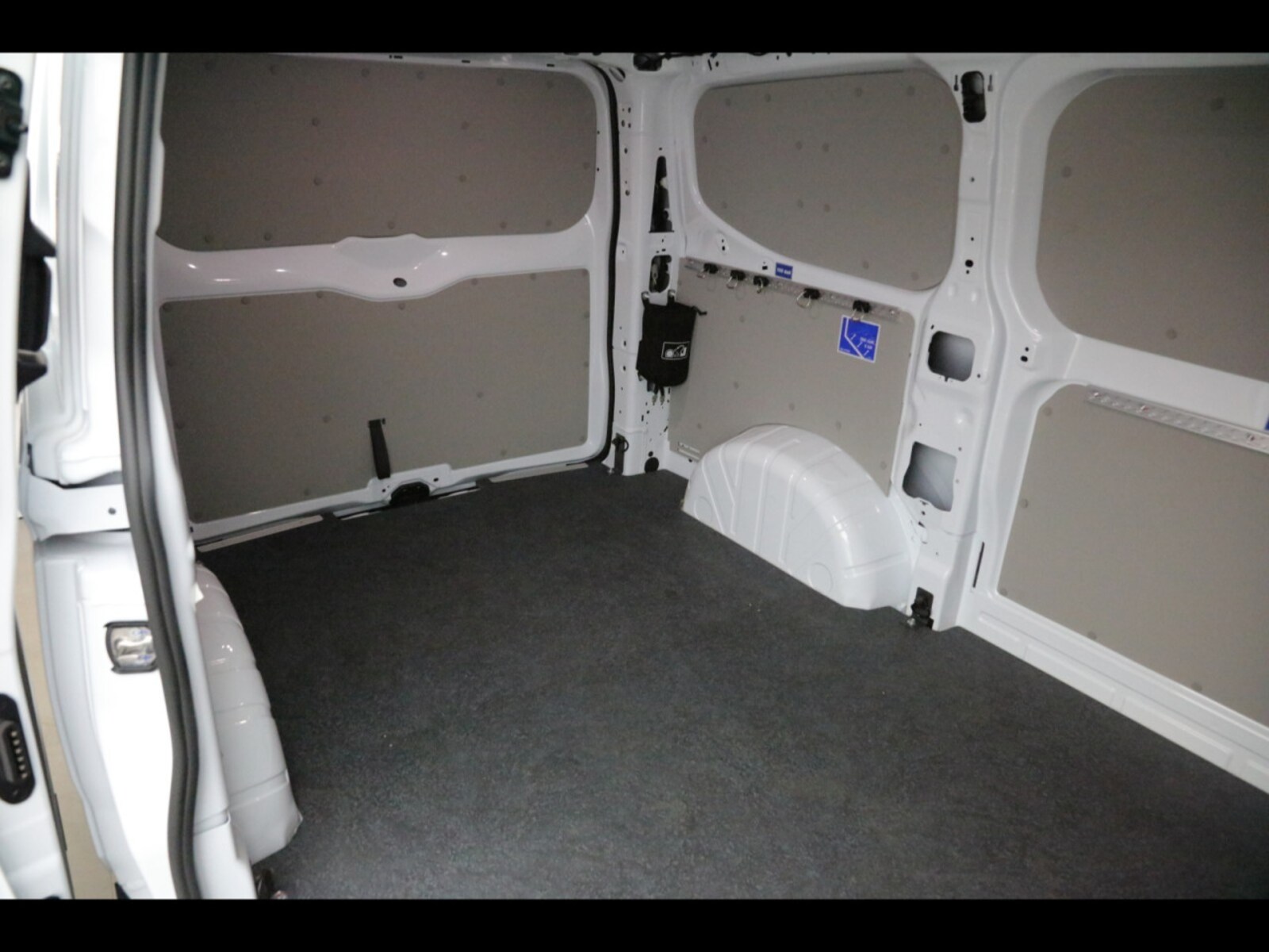 Volkswagen Transporter Kasten kurzer Radstand – Bild 8