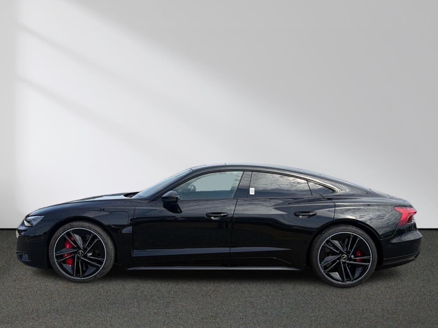 Bild über Audi RS e-tron GT e-tron quattro - für weitere Informationen kontaktieren Sie den Audi Partner