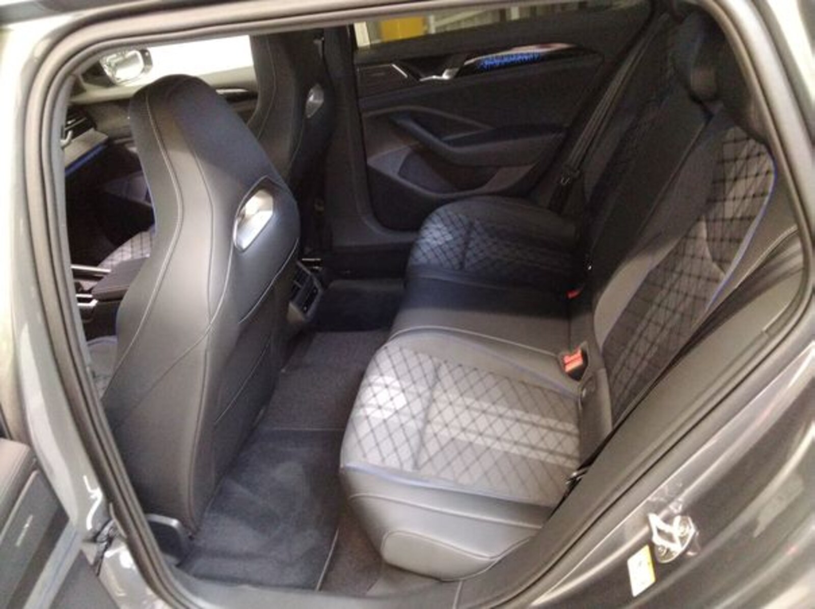 Volkswagen Passat – Bild 6