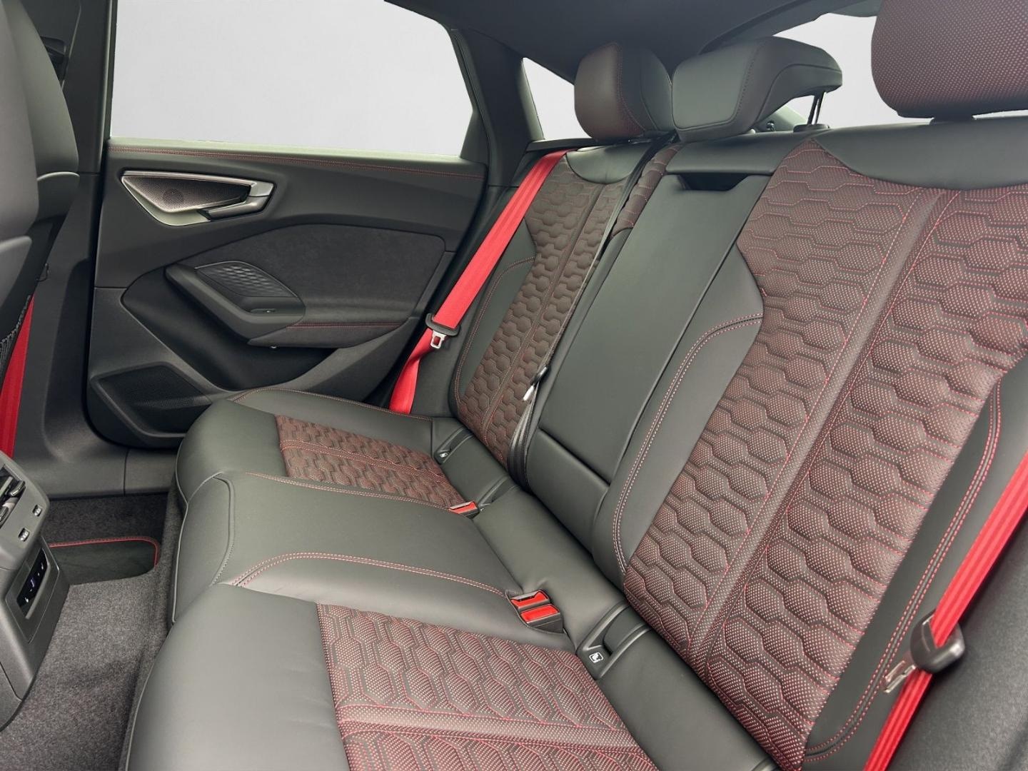 Bild über Audi RS 5 Limousine TFSI quattro 470 kW tiptronic - für weitere Informationen kontaktieren Sie den Audi Partner