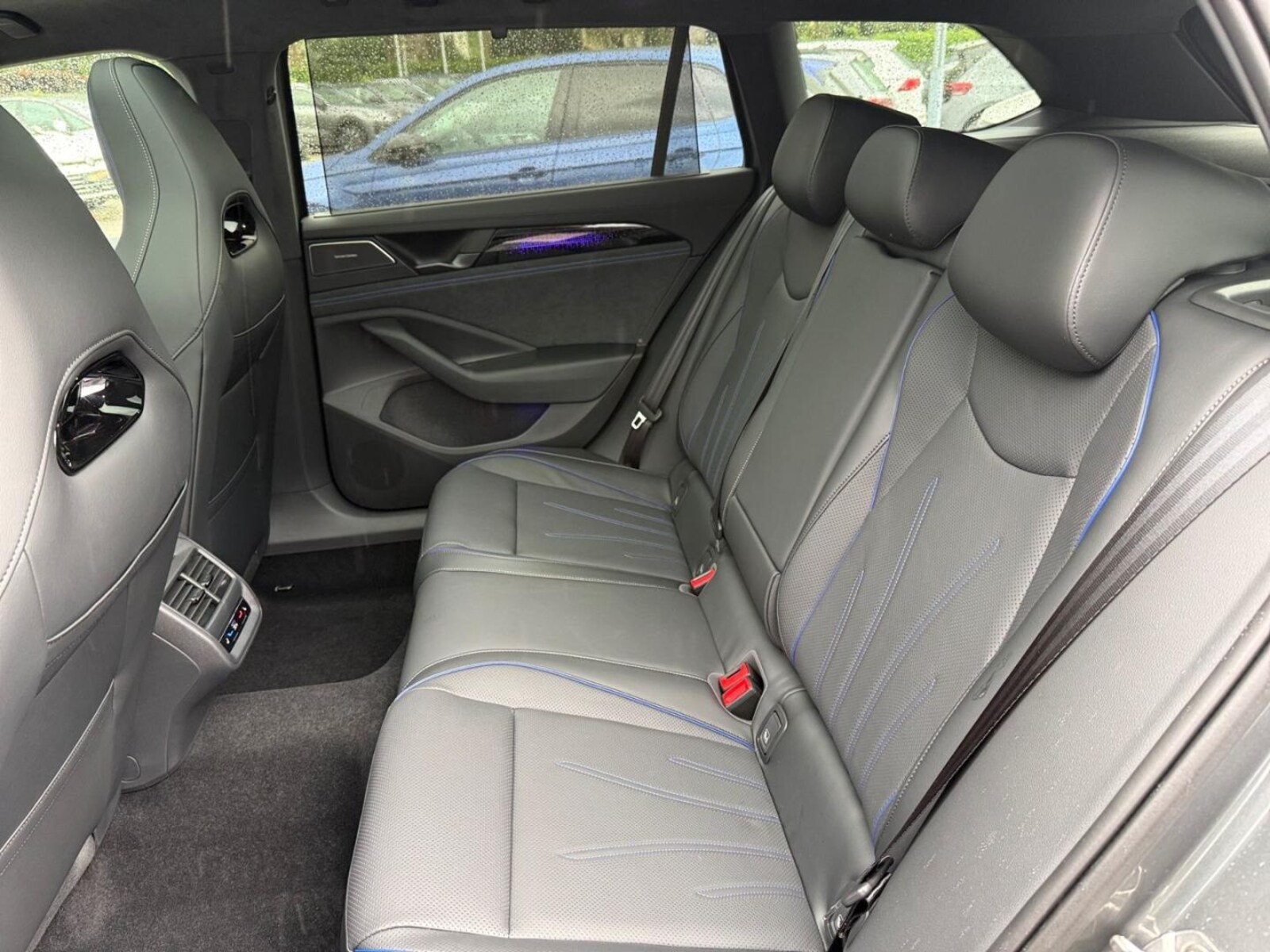 Volkswagen Passat – Bild 14
