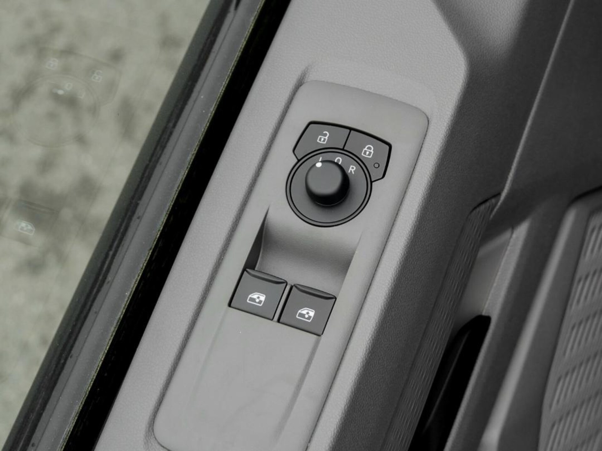 Volkswagen Caravelle langer Radstand Basis-Modell