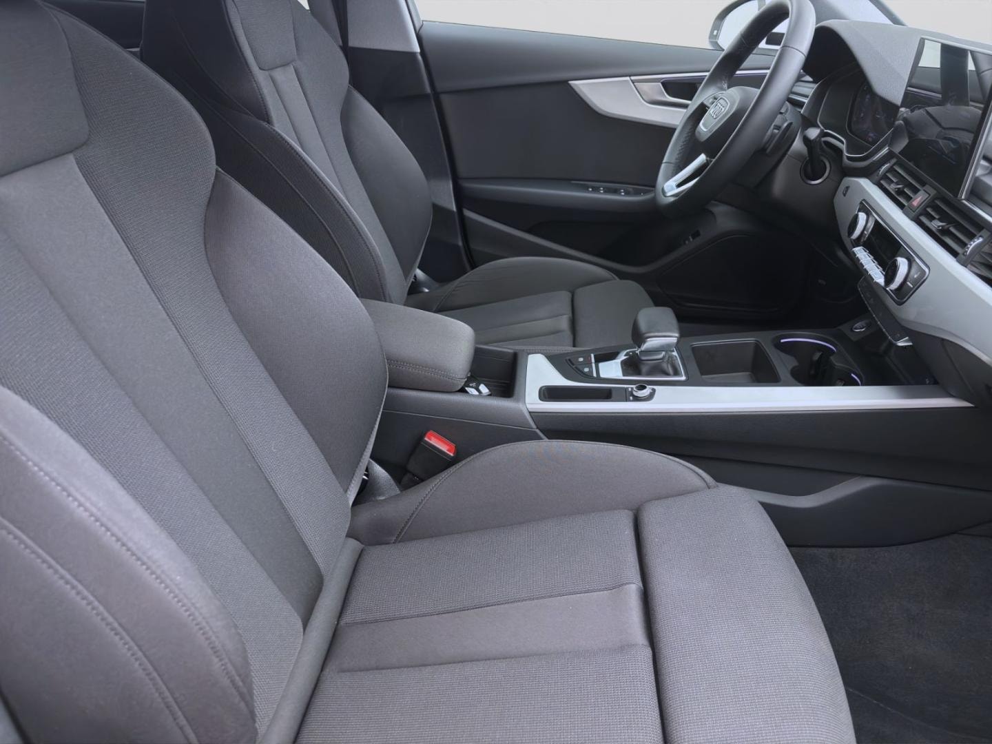 Bild über Audi A4 Limousine advanced 40 TDI S tronic - für weitere Informationen kontaktieren Sie den Audi Partner
