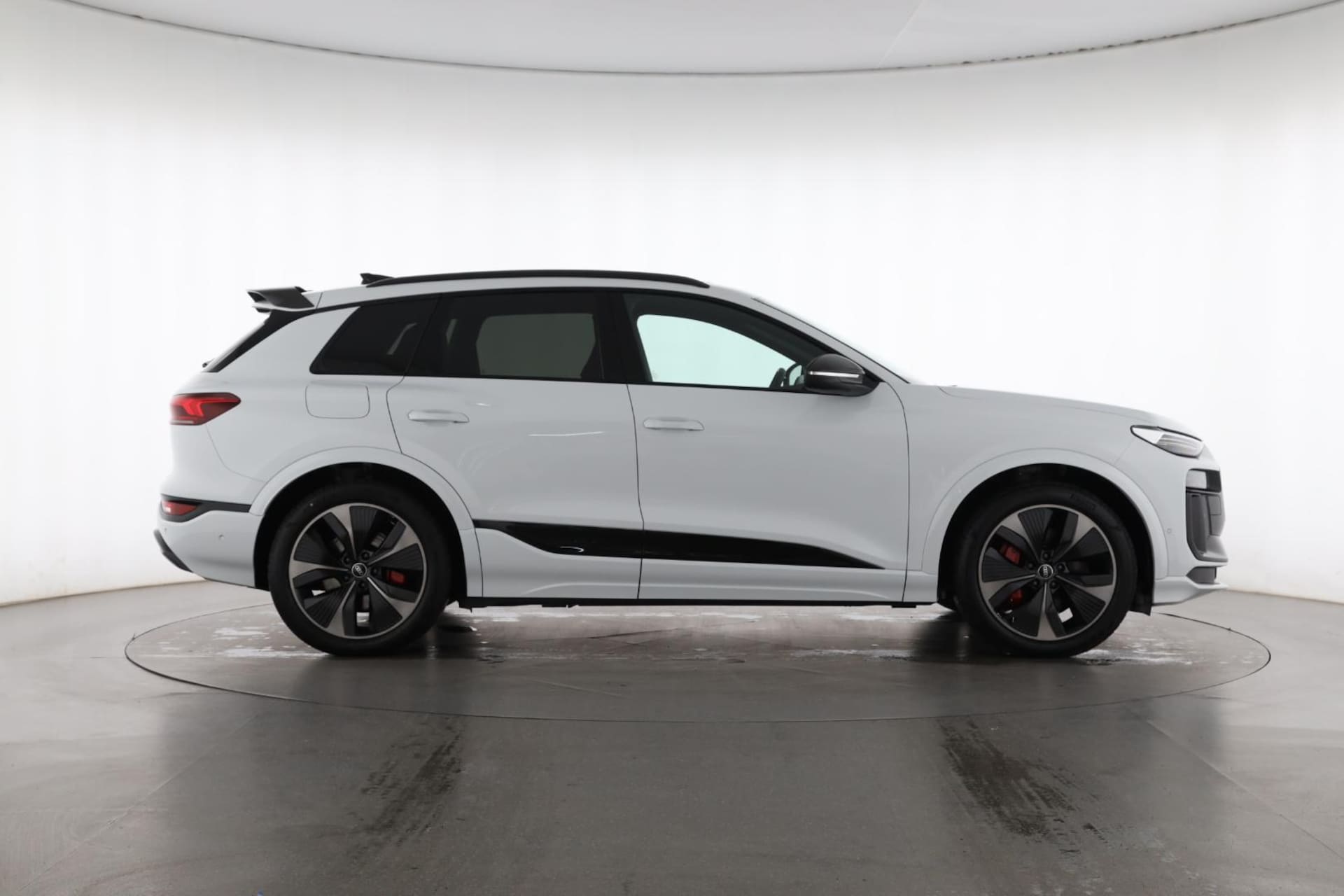 Audi SQ6 SUV e-tron