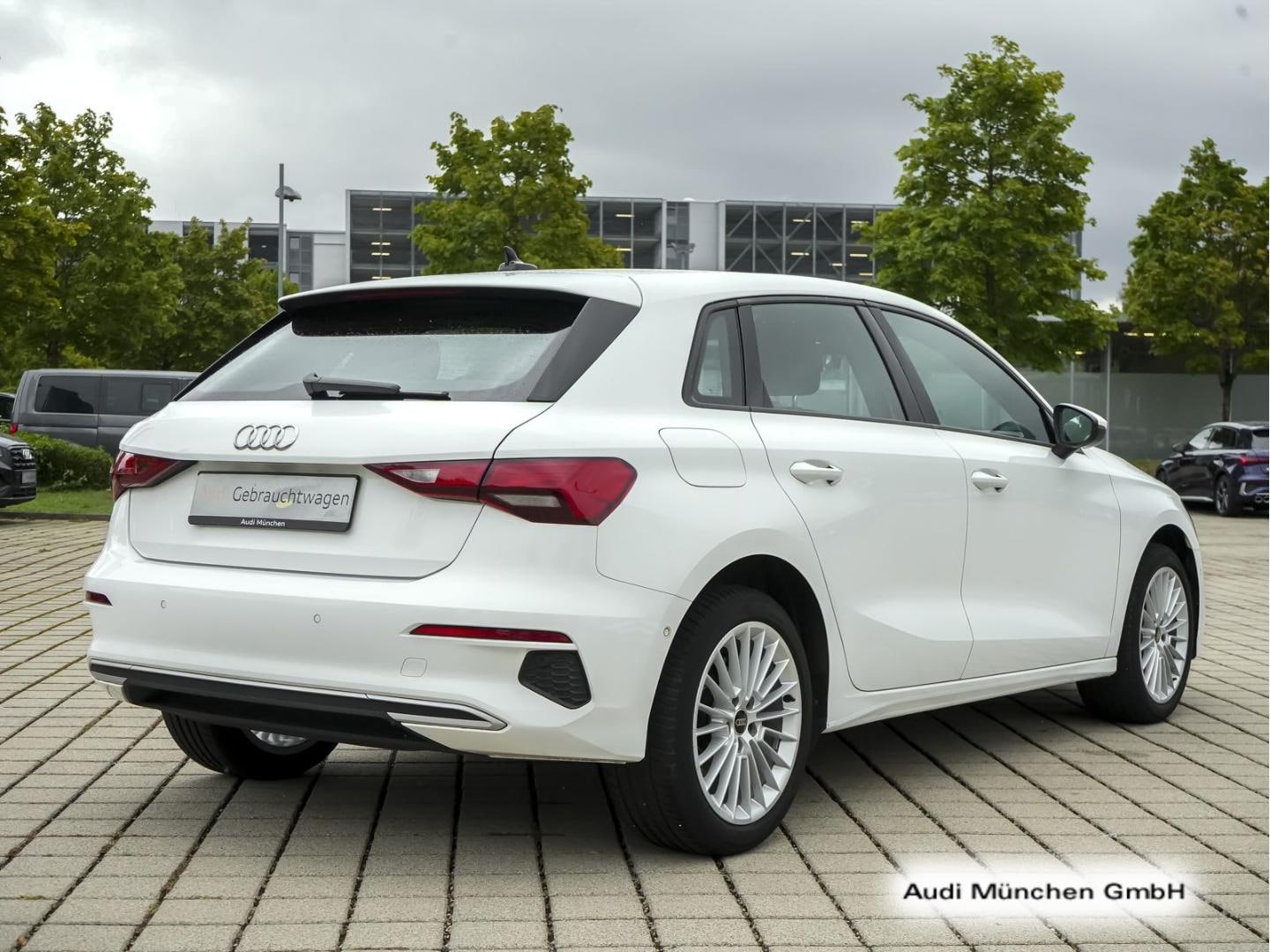 Bild über Audi A3 Sportback advanced 30 TFSI Schaltgetriebe - für weitere Informationen kontaktieren Sie den Audi Partner