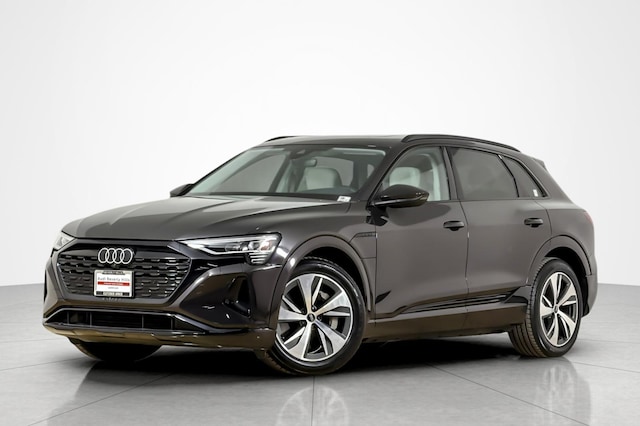 Photo of 2024 Audi Q8 e-tron 