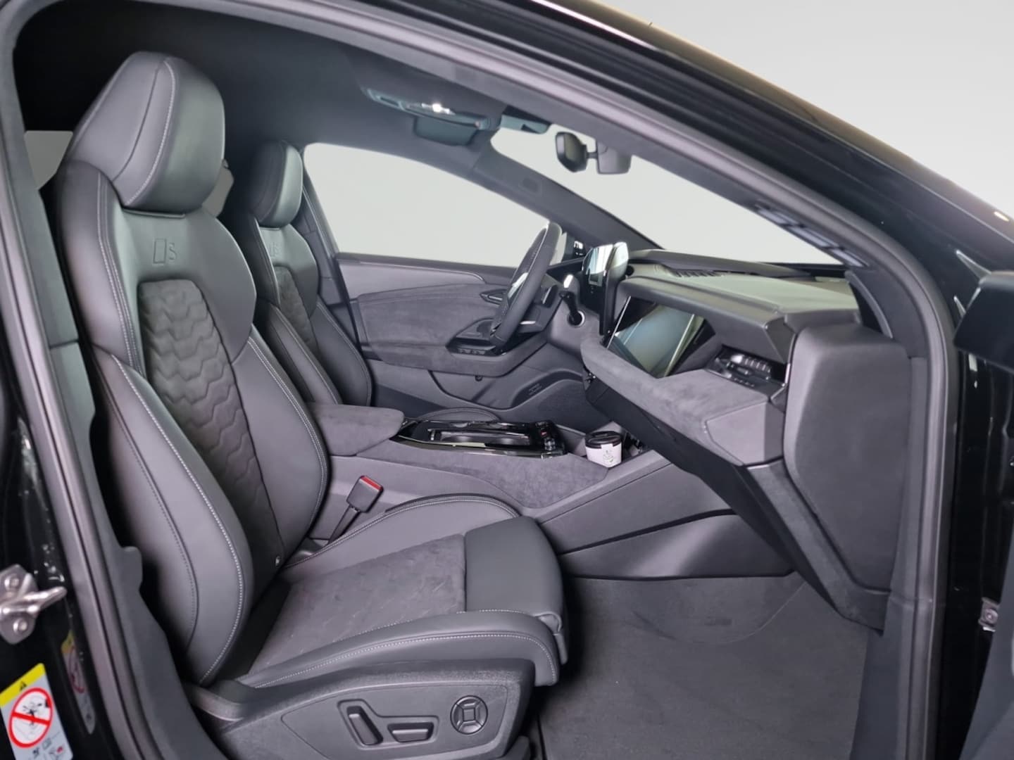 Bild über Audi A6 Avant e-tron S line business e-tron performance 270 kW - für weitere Informationen kontaktieren Sie den Audi Partner