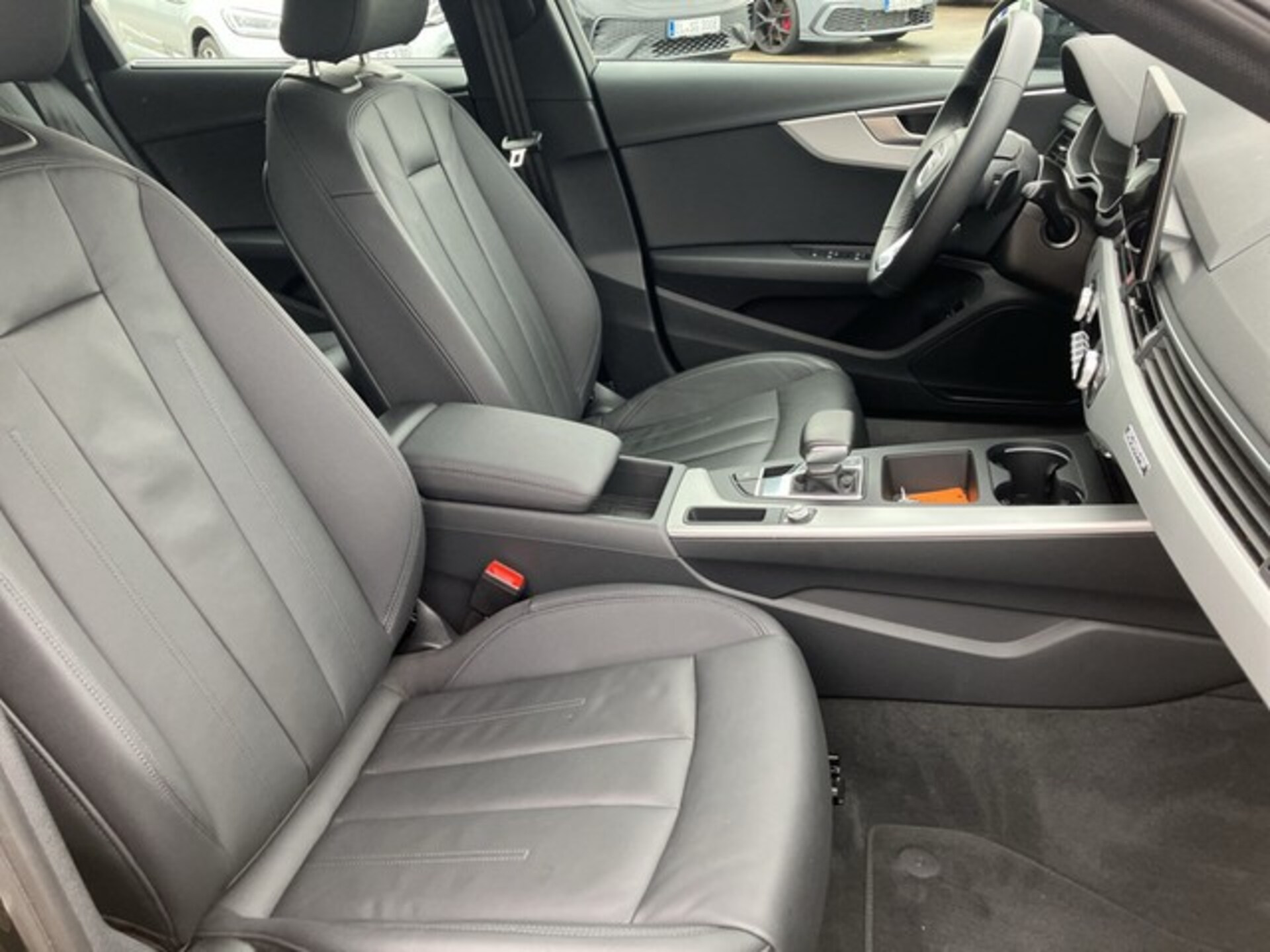 Audi A4 Avant S line