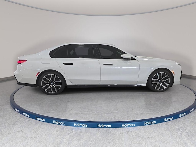 2023 BMW 740