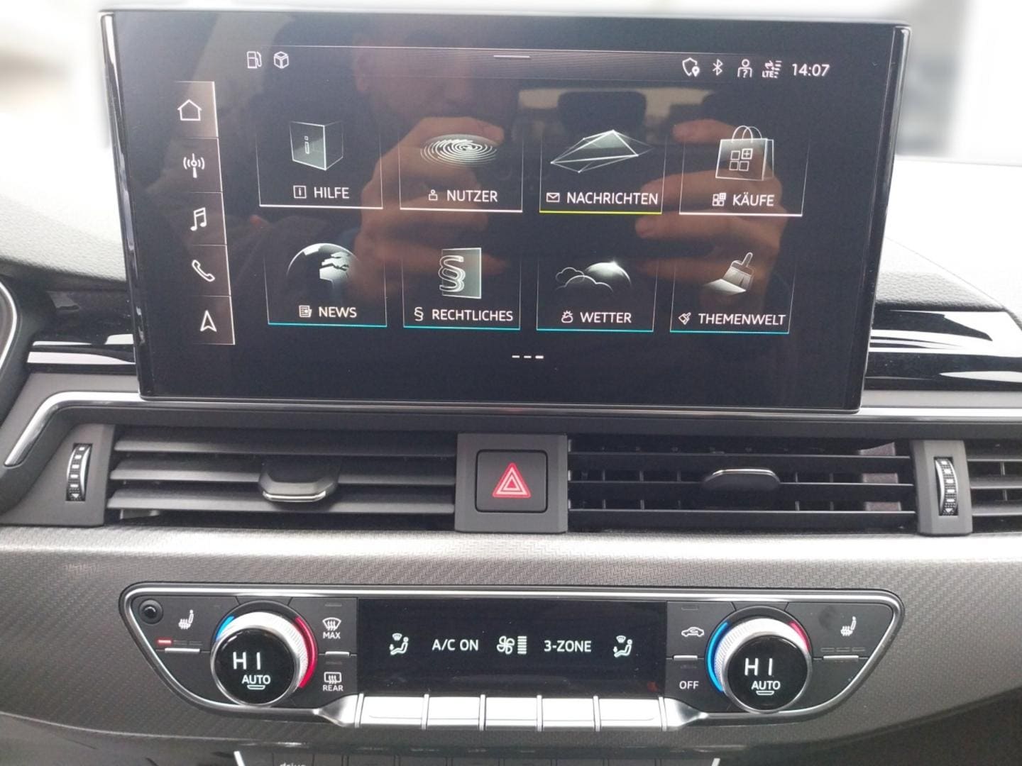 Bild über Audi RS 4 Avant TFSI quattro tiptronic - für weitere Informationen kontaktieren Sie den Audi Partner