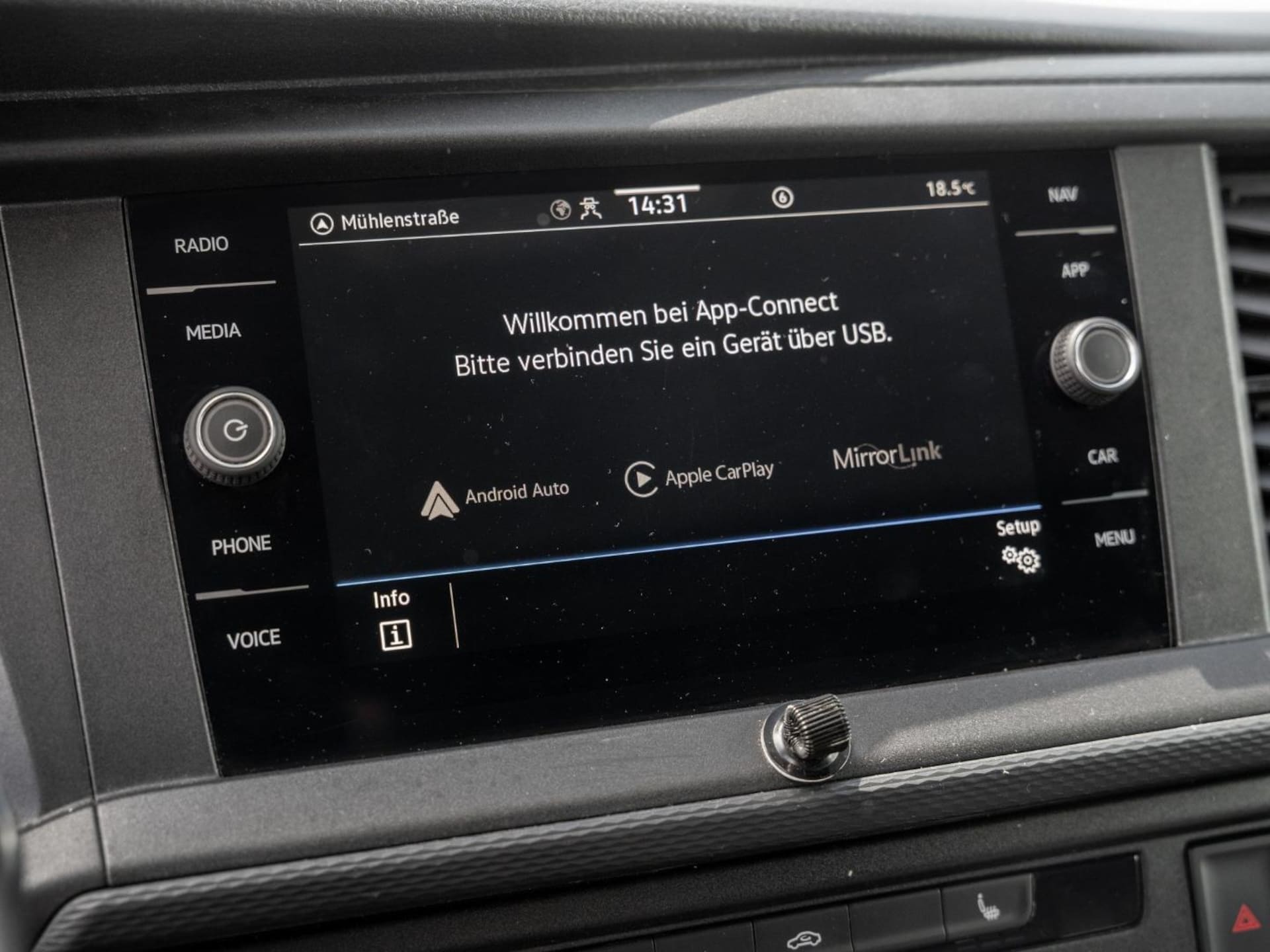 Volkswagen T6.1 Transporter Kasten langer Radstand