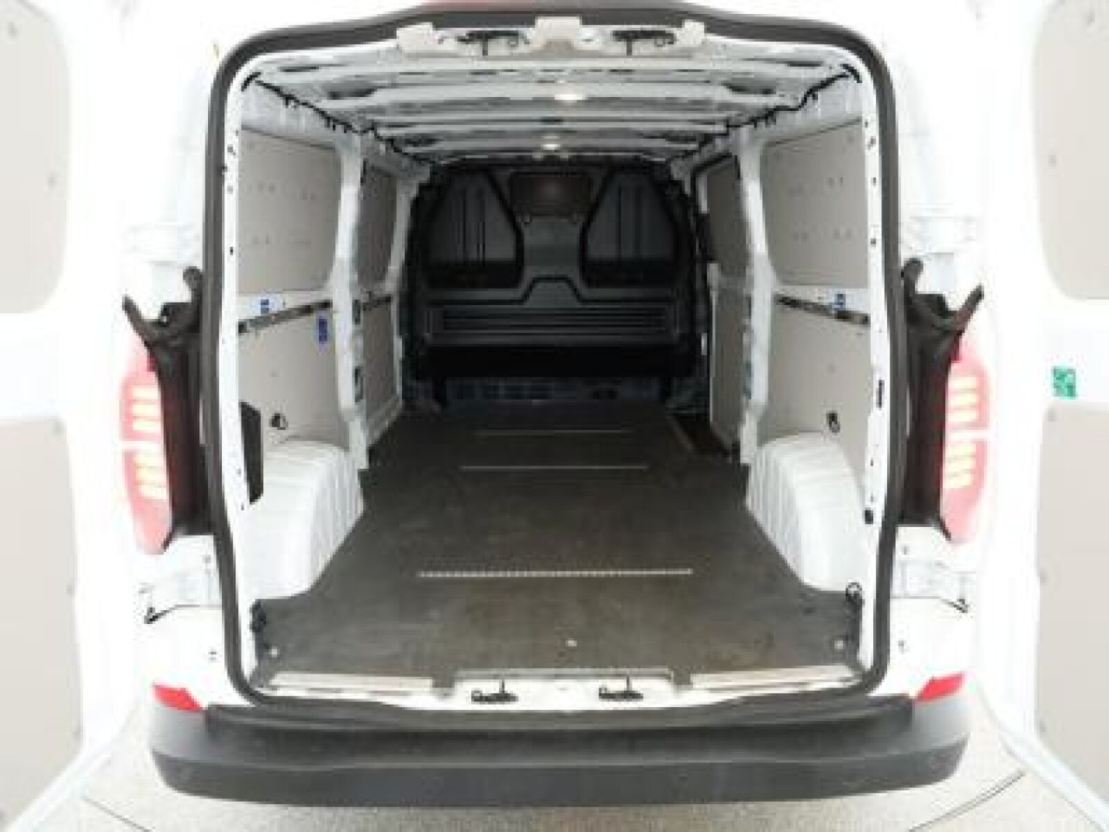 Volkswagen Transporter Kasten langer Radstand – Bild 9
