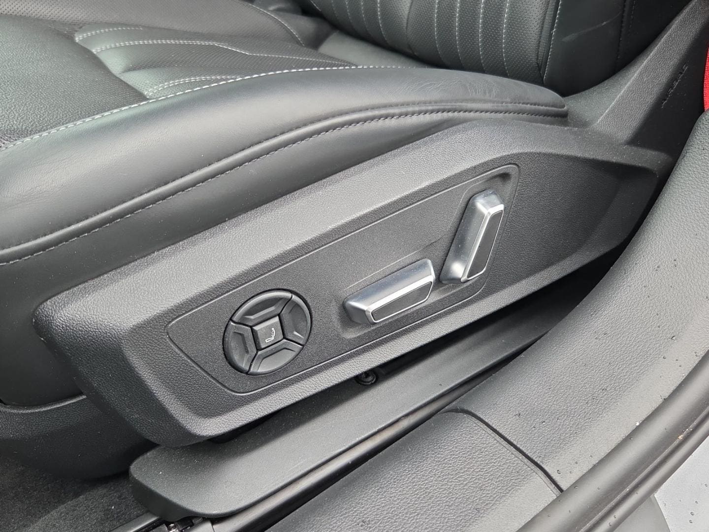 Bild über Audi S6 Limousine TDI quattro tiptronic - für weitere Informationen kontaktieren Sie den Audi Partner