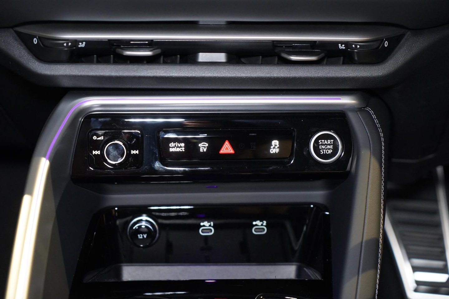 Image about Audi Q5 SUV e-hybrid quattro S tronic