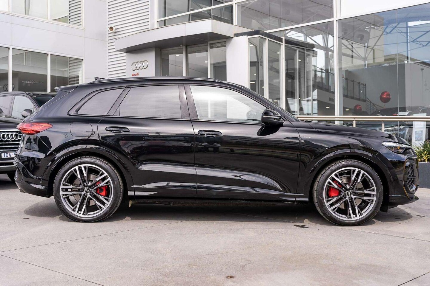 Image about Audi Q5 SUV e-hybrid quattro S tronic
