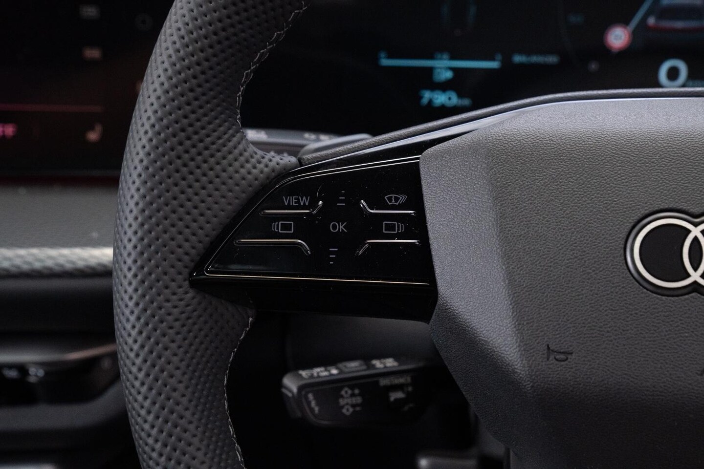 Image about Audi Q5 SUV TDI quattro 150 kW sport