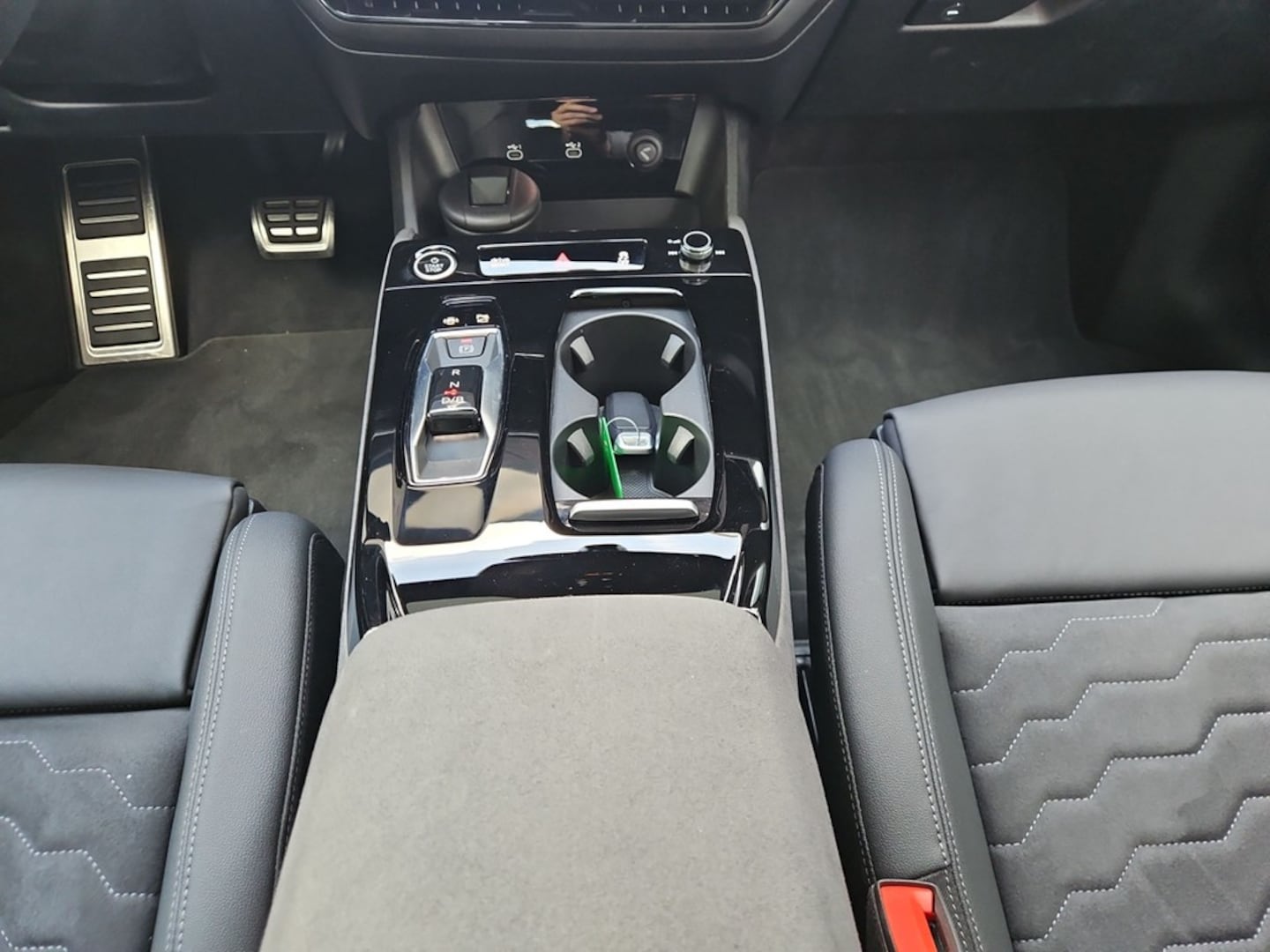 Bild über Audi A6 Avant e-tron e-tron performance - für weitere Informationen kontaktieren Sie den Audi Partner