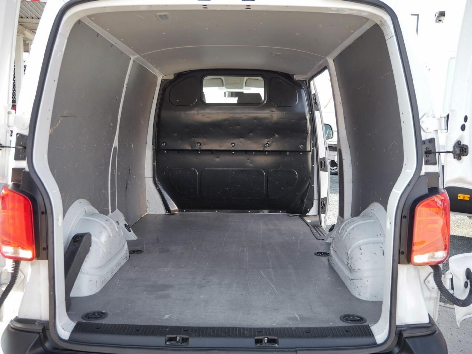 Volkswagen T6.1 Transporter Kasten langer Radstand