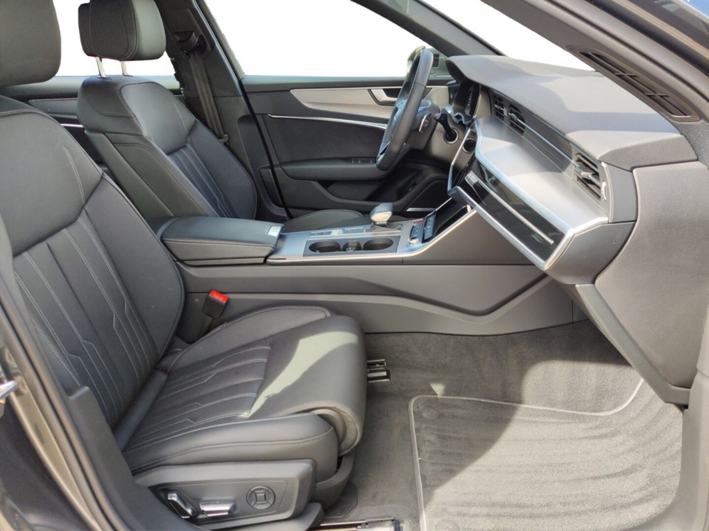 Bild über Audi S6 Avant TDI quattro tiptronic - für weitere Informationen kontaktieren Sie den Audi Partner