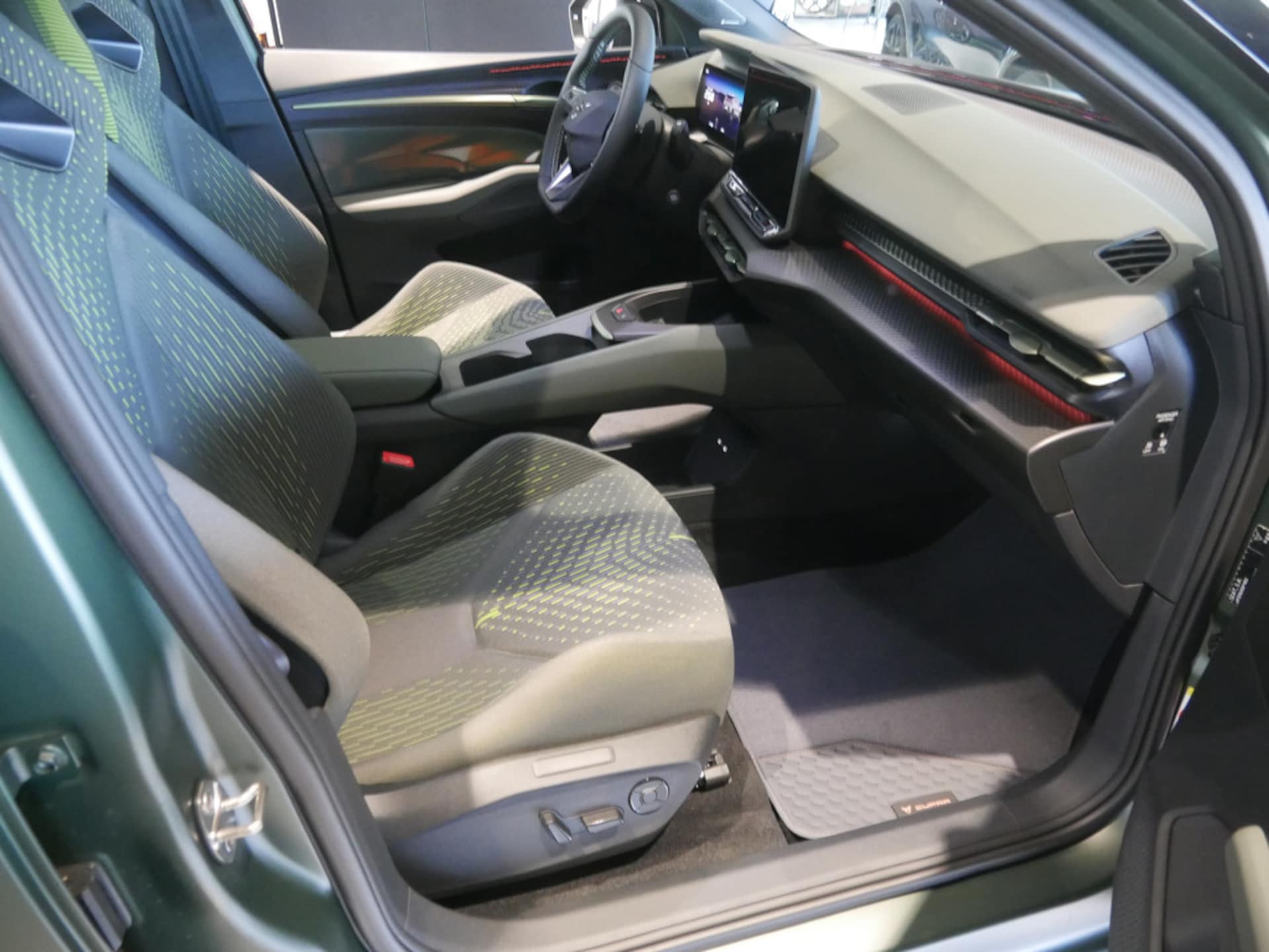 CUPRA Raval VZ
