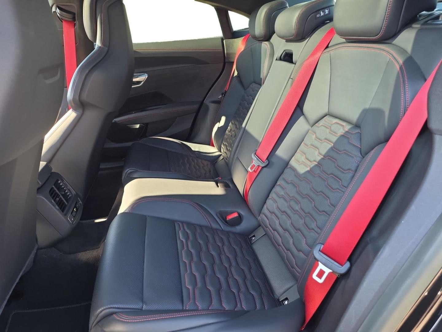 Bild über Audi RS e-tron GT e-tron quattro - für weitere Informationen kontaktieren Sie den Audi Partner