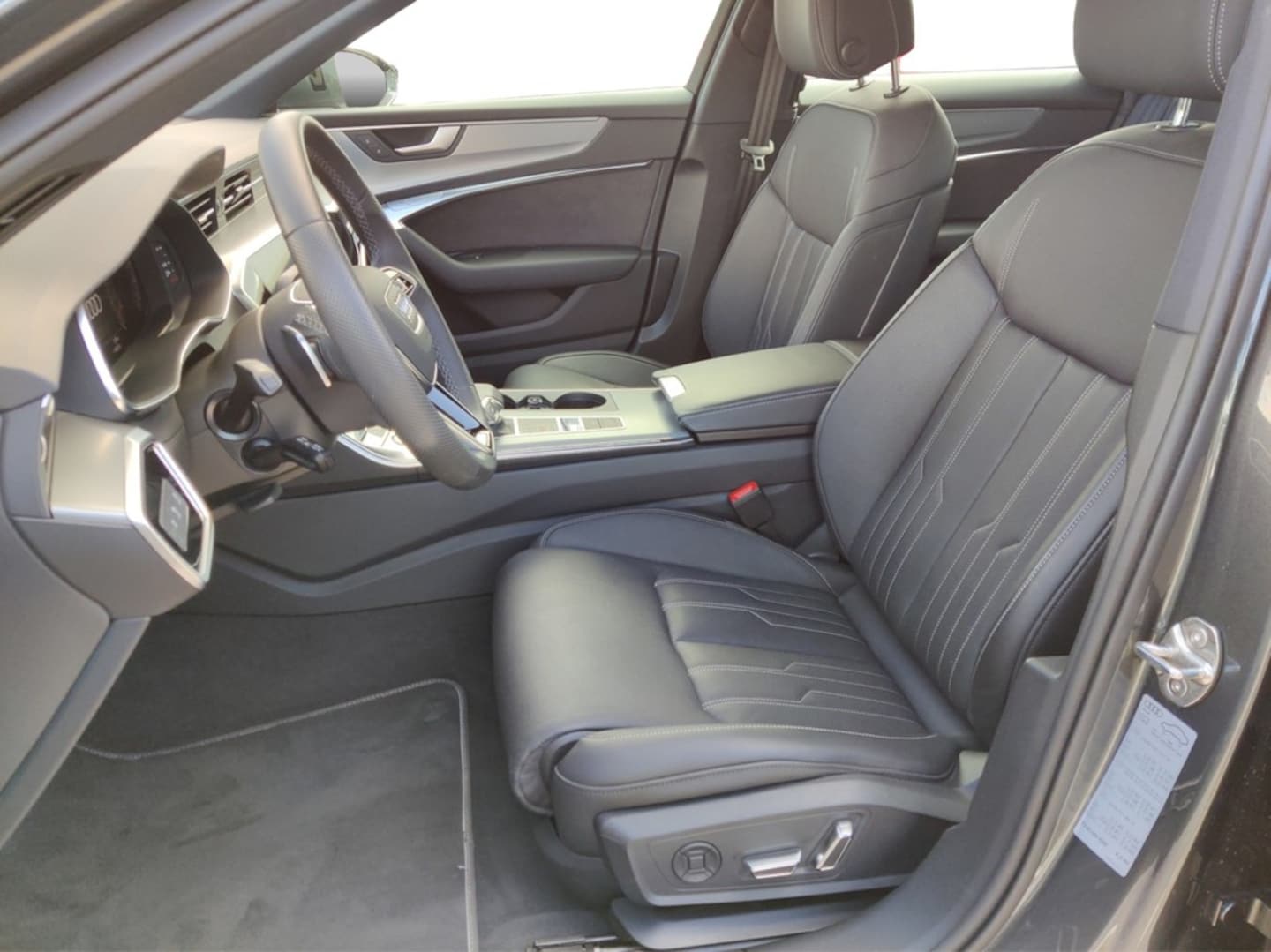 Bild über Audi S6 Avant TDI quattro tiptronic - für weitere Informationen kontaktieren Sie den Audi Partner