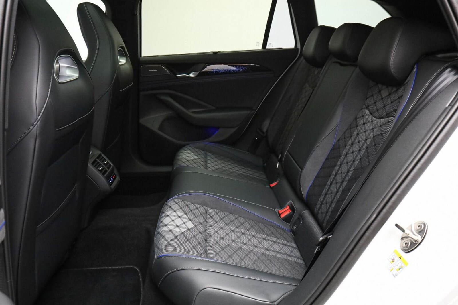 Volkswagen Passat – Bild 11