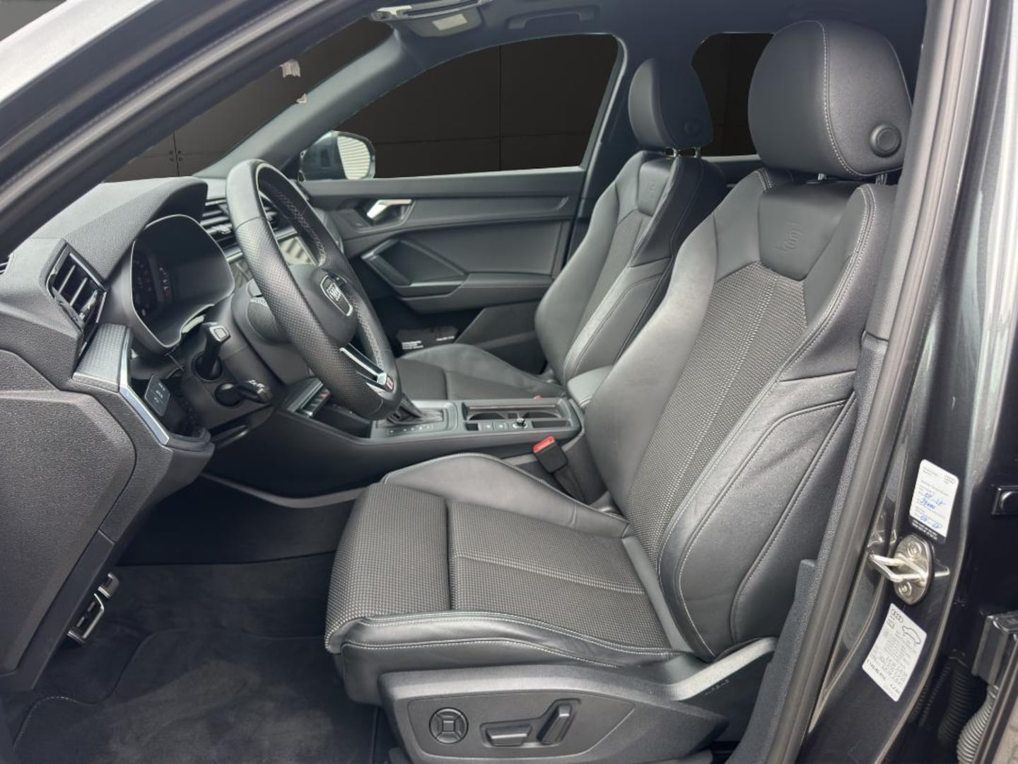 Bild über Audi Q3 S line 40 TFSI quattro S tronic - für weitere Informationen kontaktieren Sie den Audi Partner