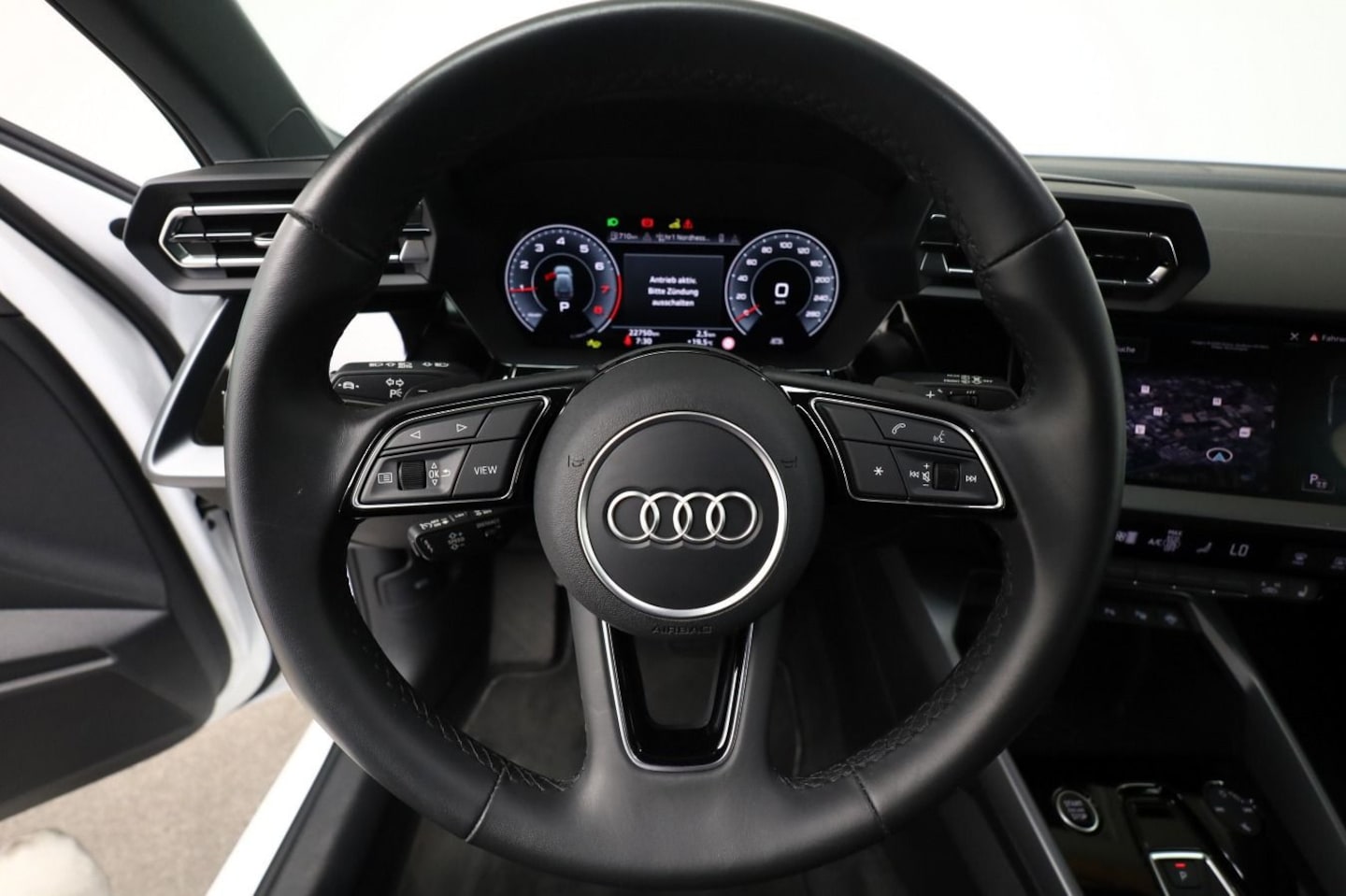 Bild über Audi A3 Sportback advanced 30 TFSI S tronic - für weitere Informationen kontaktieren Sie den Audi Partner