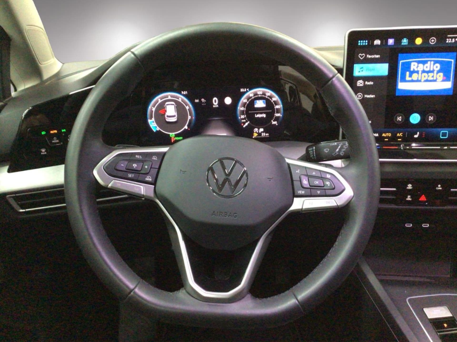 Volkswagen Golf Life