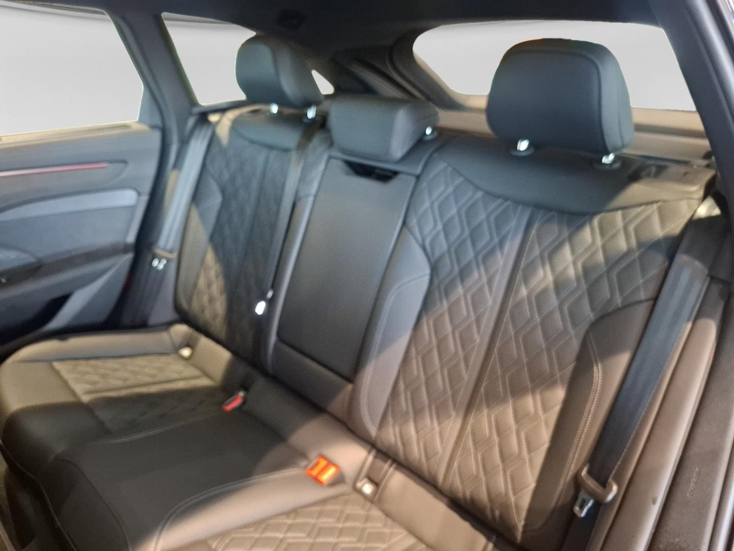 Bild som visar Audi A6 Avant A6 Avant TDI quattro S line 150 kWS tronic - för mer information kontakta din Audi Partner