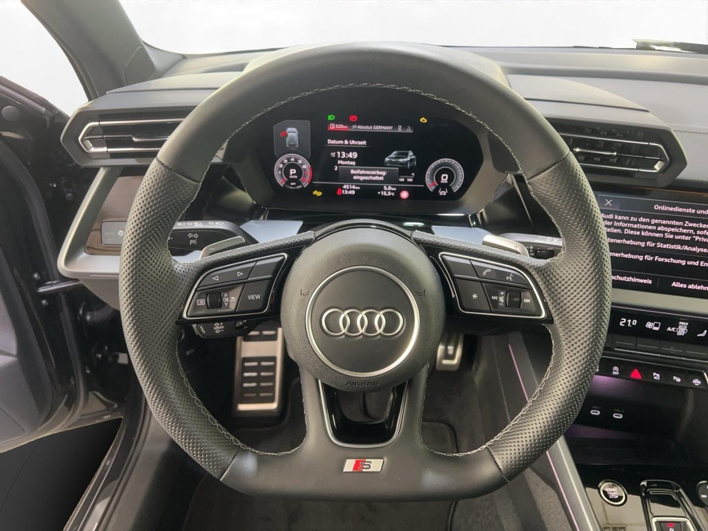 Bild über Audi A3 Sportback TFSI quattro S tronic - für weitere Informationen kontaktieren Sie den Audi Partner