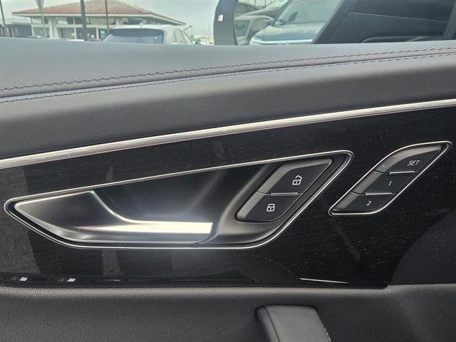 2025 Audi Q8 Prestige - Photo 21