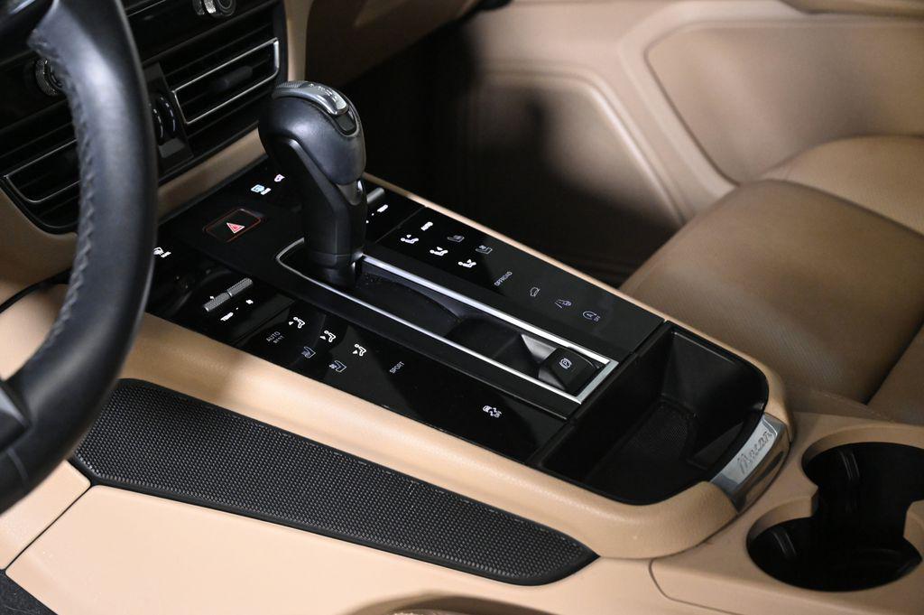 2023 Porsche Macan Base - Photo 21