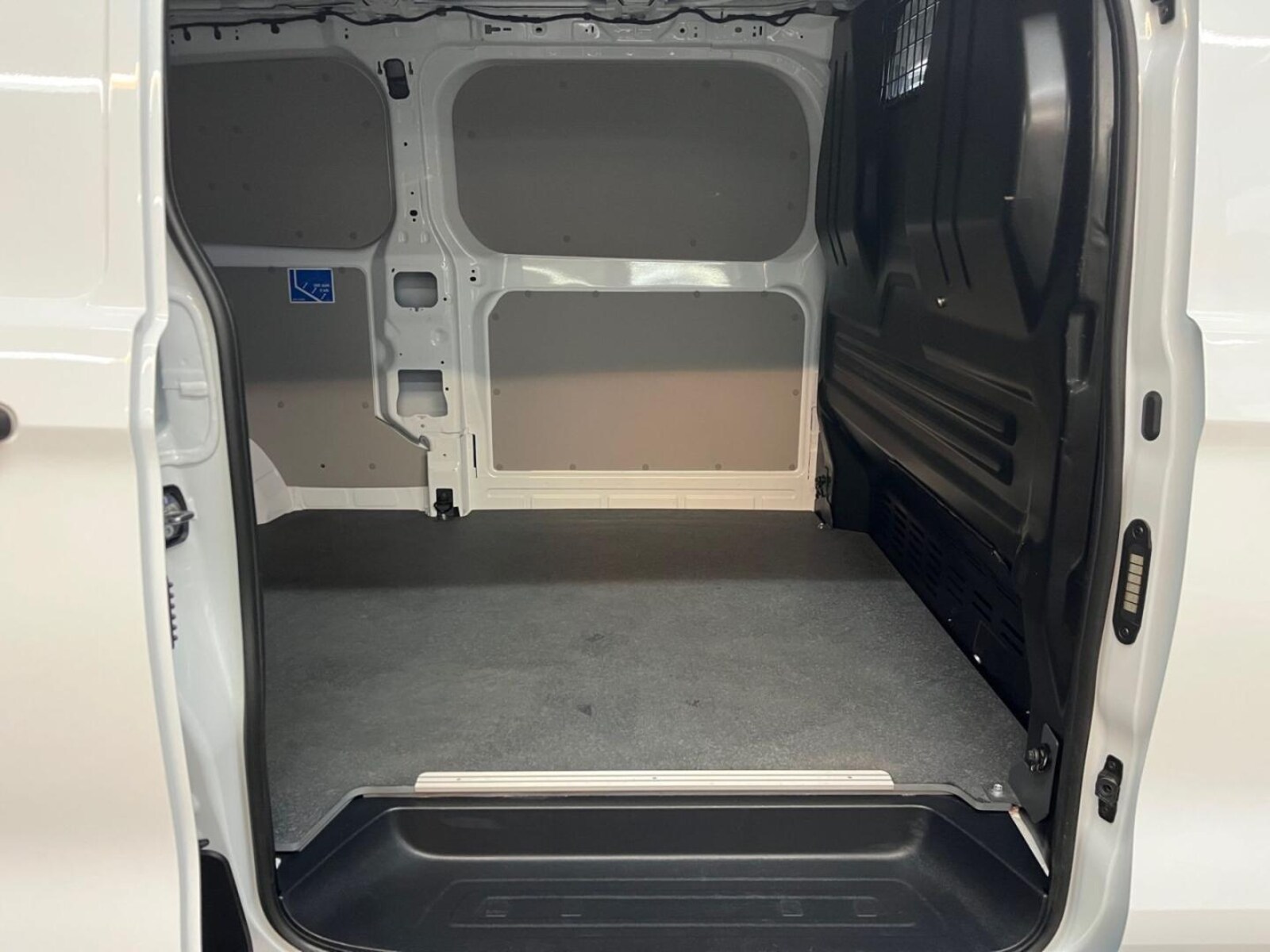 Volkswagen Transporter Kasten langer Radstand – Bild 15
