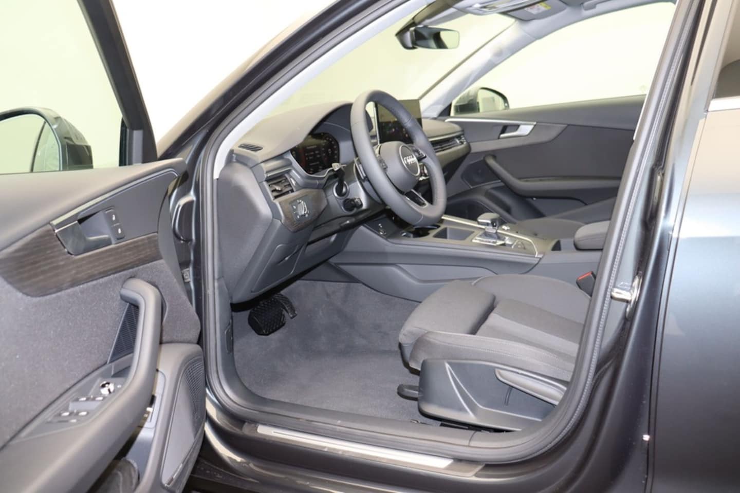 Bild über Audi A4 Avant 35 TFSI S tronic - für weitere Informationen kontaktieren Sie den Audi Partner